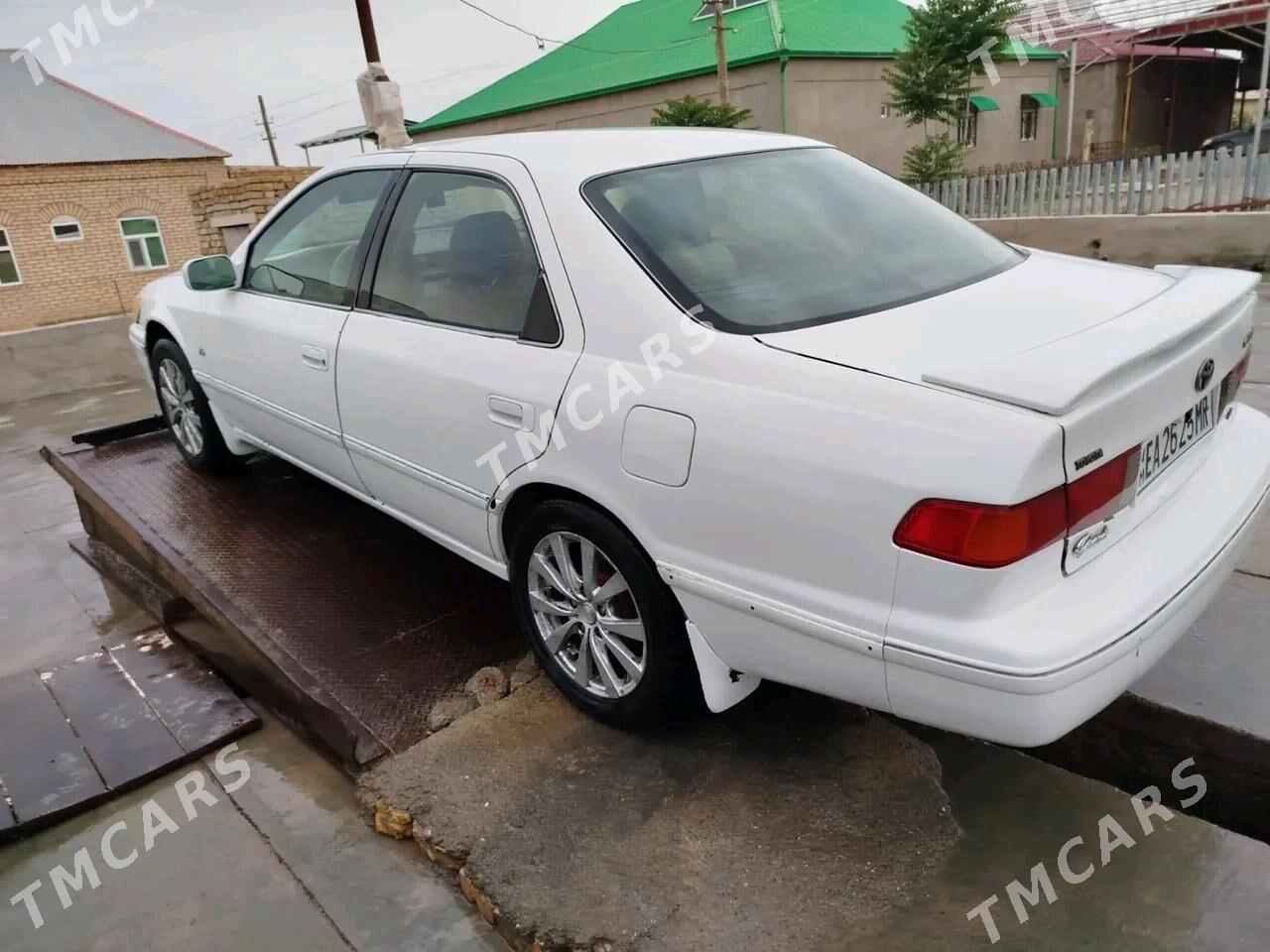 Toyota Camry 2000 - 140 000 TMT - Ёлётен - img 5