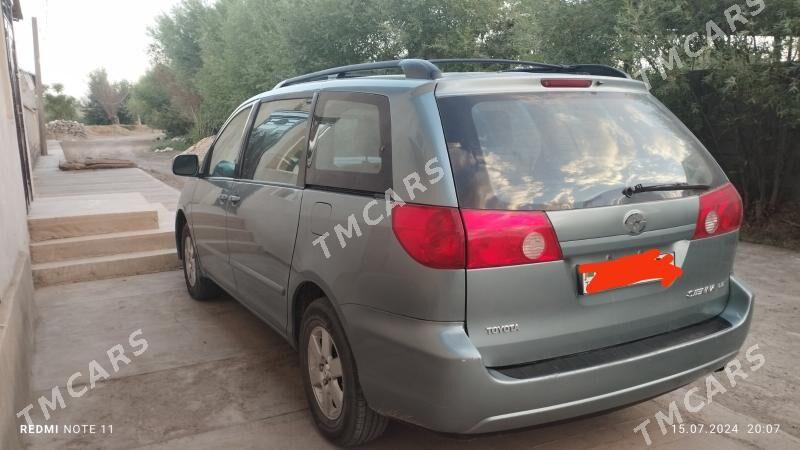 Toyota Sienna 2009 - 180 000 TMT - Köneürgenç - img 5