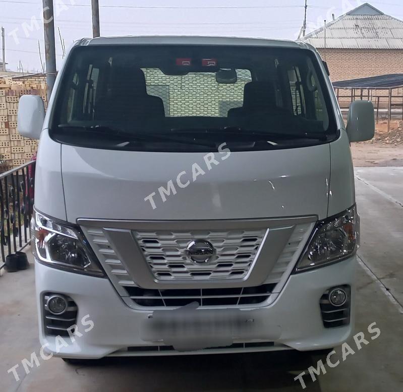 Nissan Urvan 2019 - 330 000 TMT - Мары - img 2