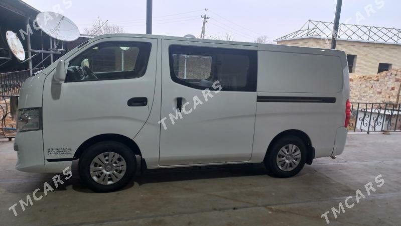 Nissan Urvan 2019 - 330 000 TMT - Мары - img 8