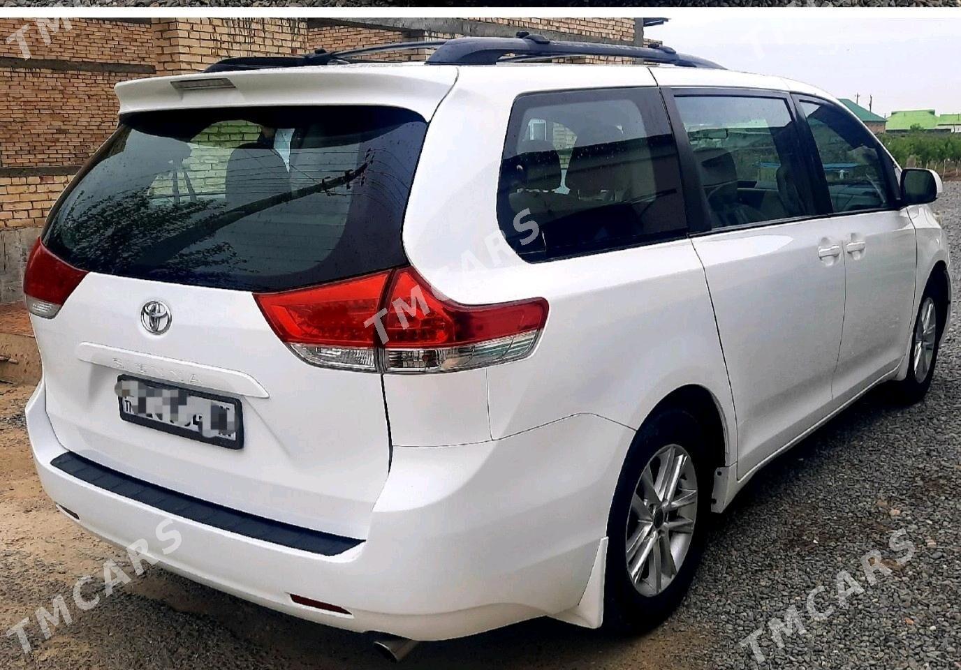 Toyota Sienna 2013 - 250 000 TMT - Ашхабад - img 4