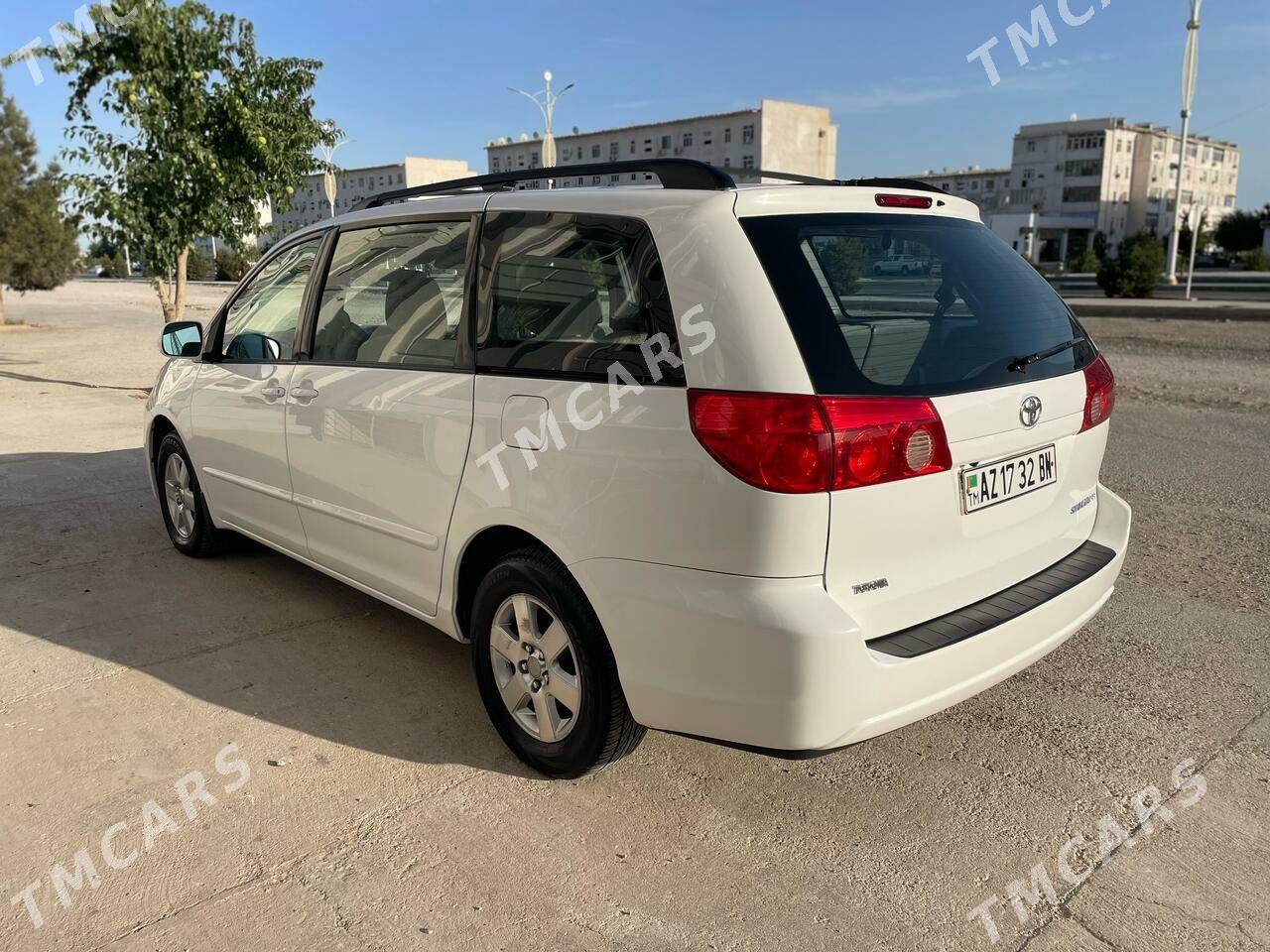 Toyota Sienna 2009 - 210 000 TMT - Балканабат - img 2