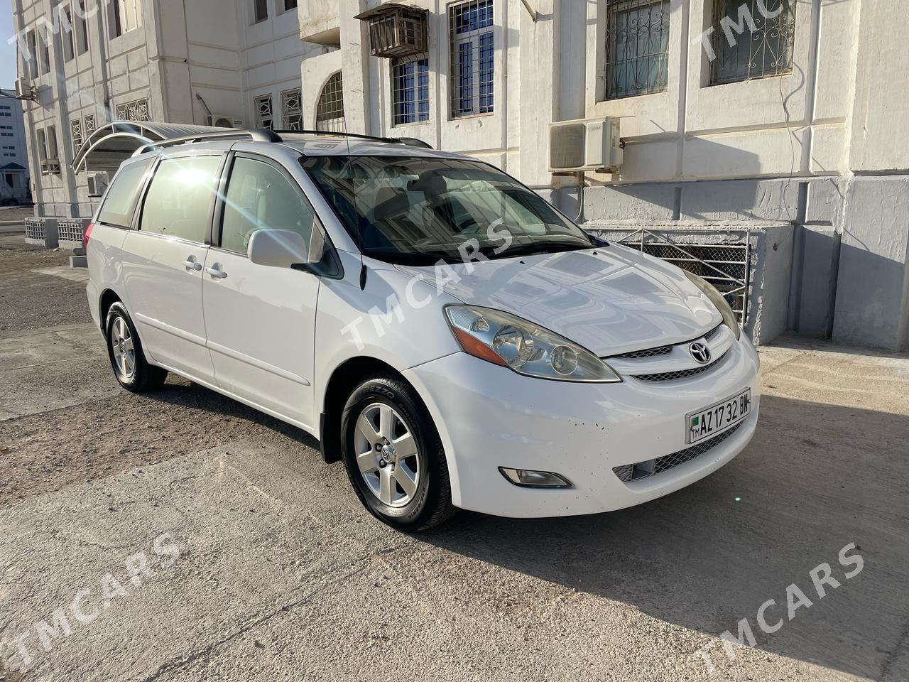 Toyota Sienna 2009 - 210 000 TMT - Балканабат - img 3