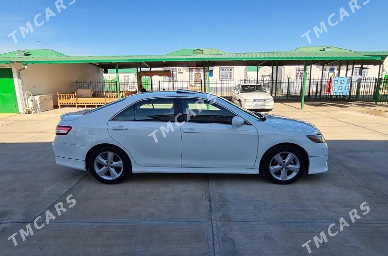 Toyota Camry 2010 - 255 000 TMT - Кëши - img 2