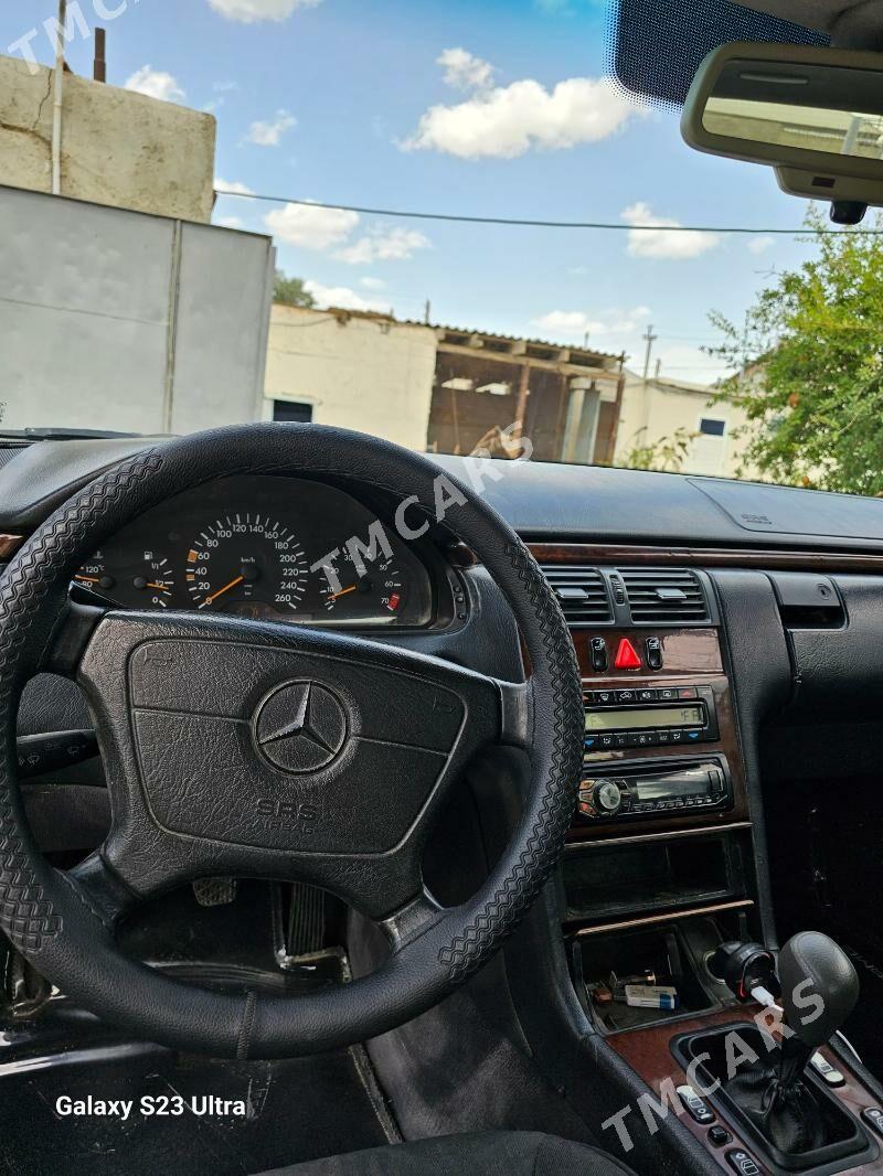 Mercedes-Benz C320 1996 - 80 000 TMT - Гумдаг - img 2