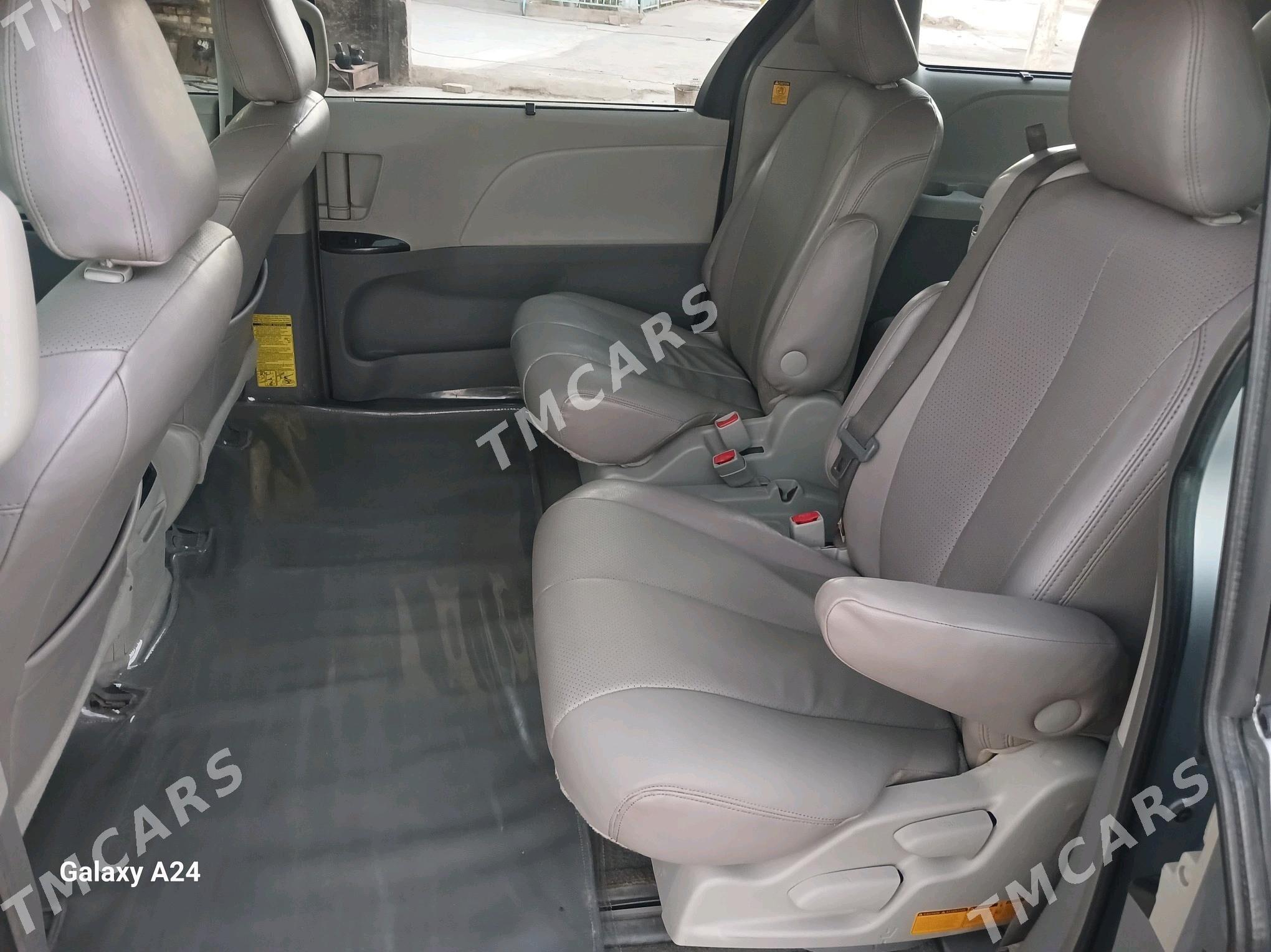 Toyota Sienna 2010 - 245 000 TMT - Tejen - img 3