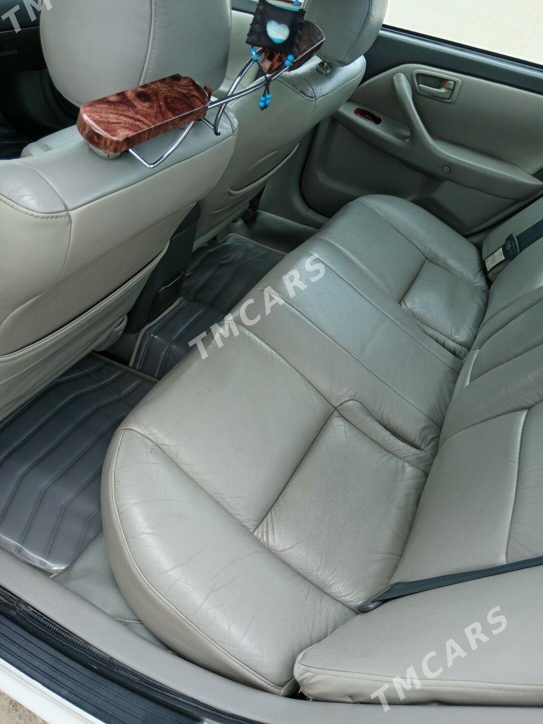 Toyota Camry 2000 - 136 000 TMT - Гумдаг - img 3
