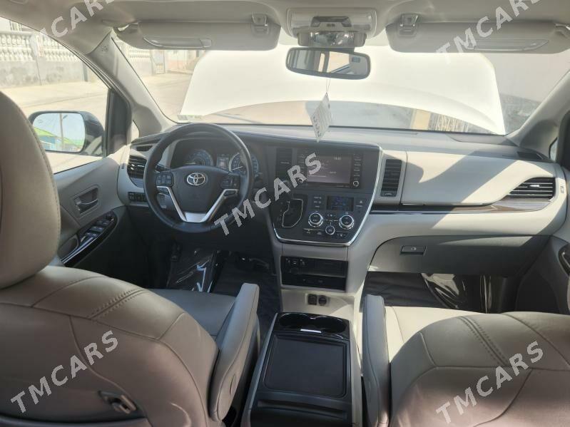 Toyota Sienna 2018 - 490 000 TMT - Гуртли - img 5