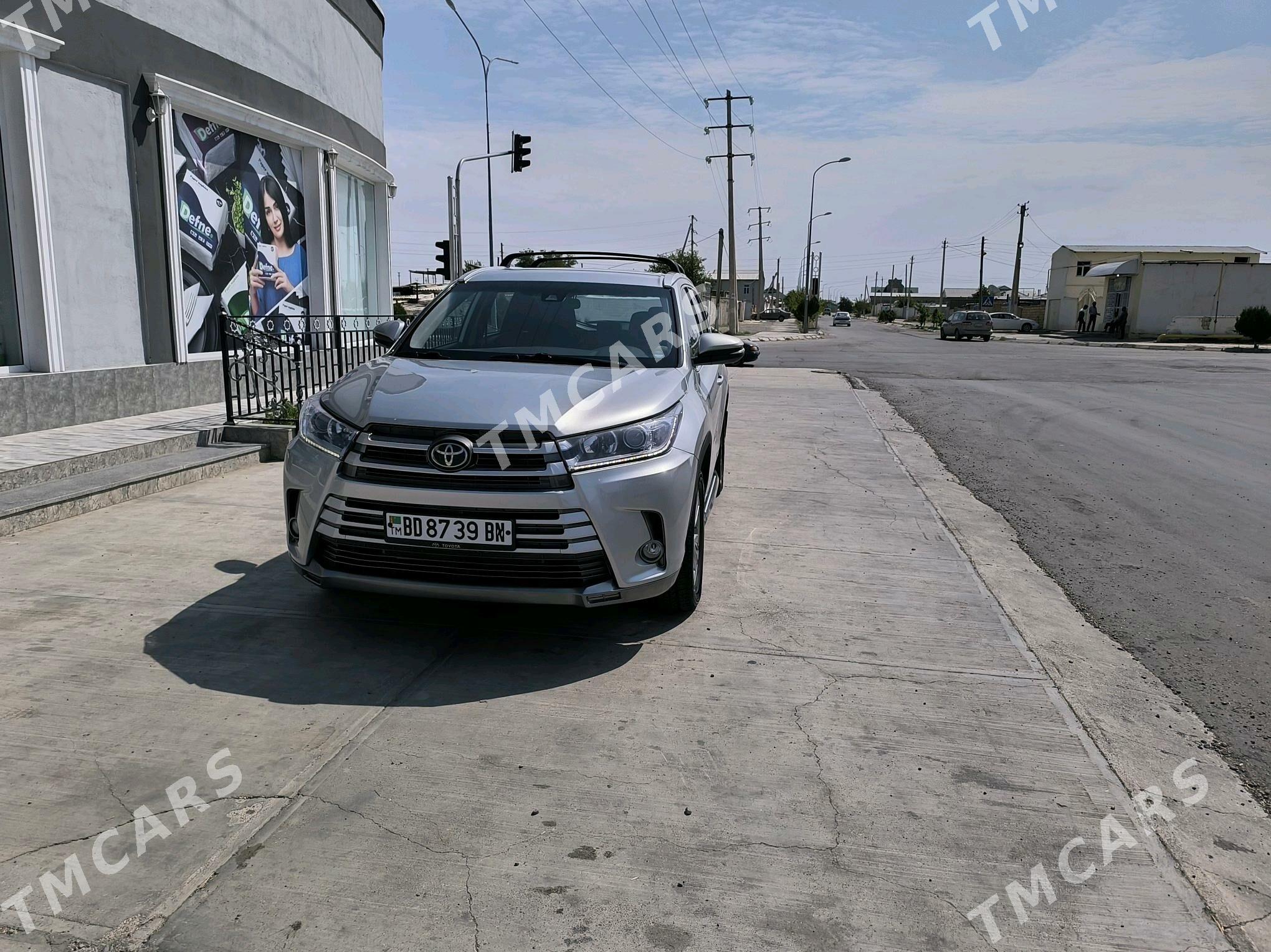 Toyota Highlander 2018 - 365 000 TMT - Гызыларбат - img 8