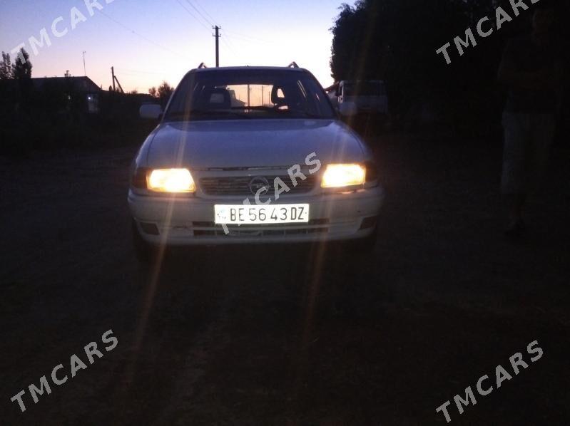 Opel Astra 1997 - 30 000 TMT - Гурбансолтан Едже - img 4