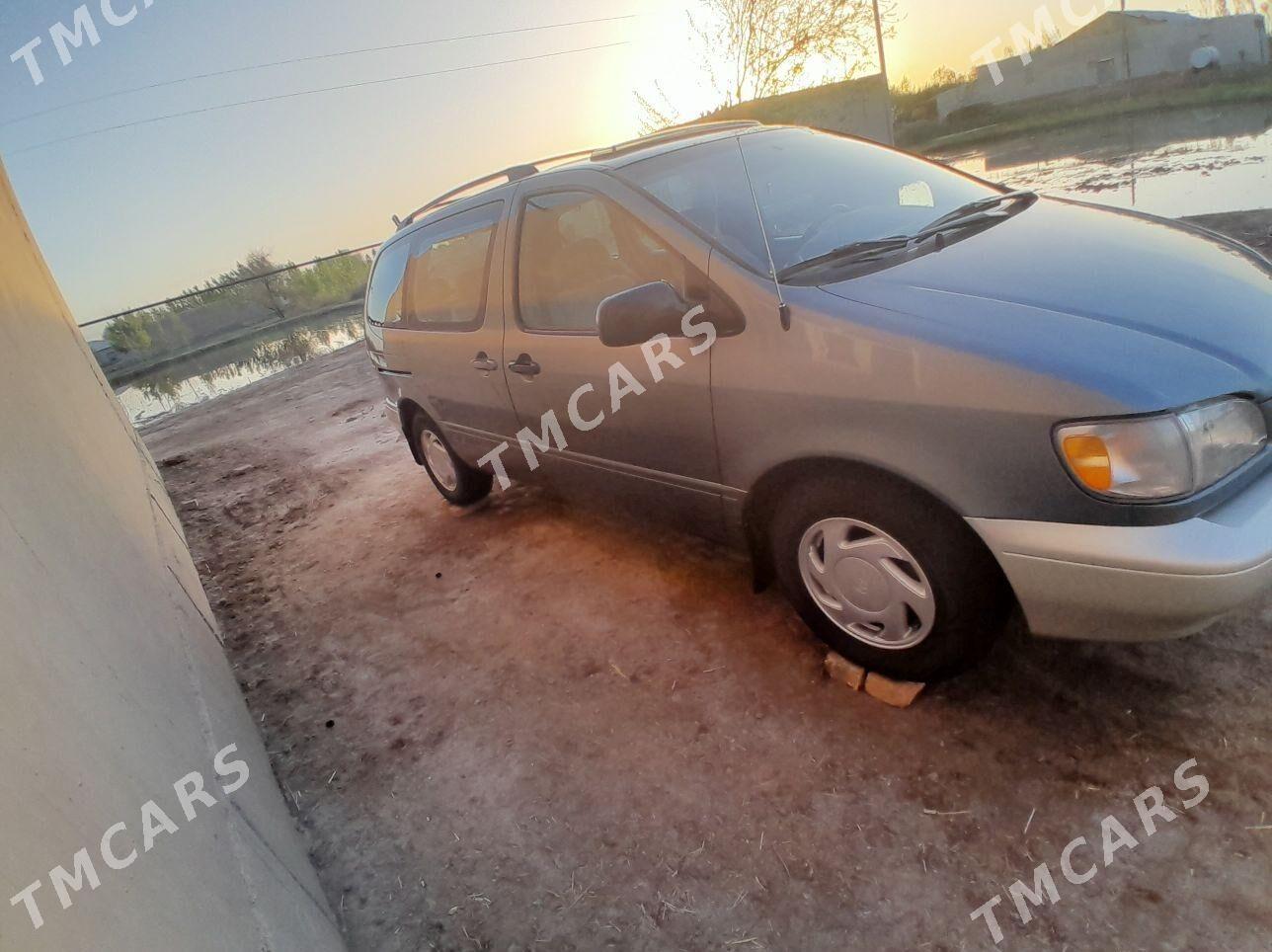 Toyota Sienna 2000 - 145 000 TMT - Köneürgenç - img 2