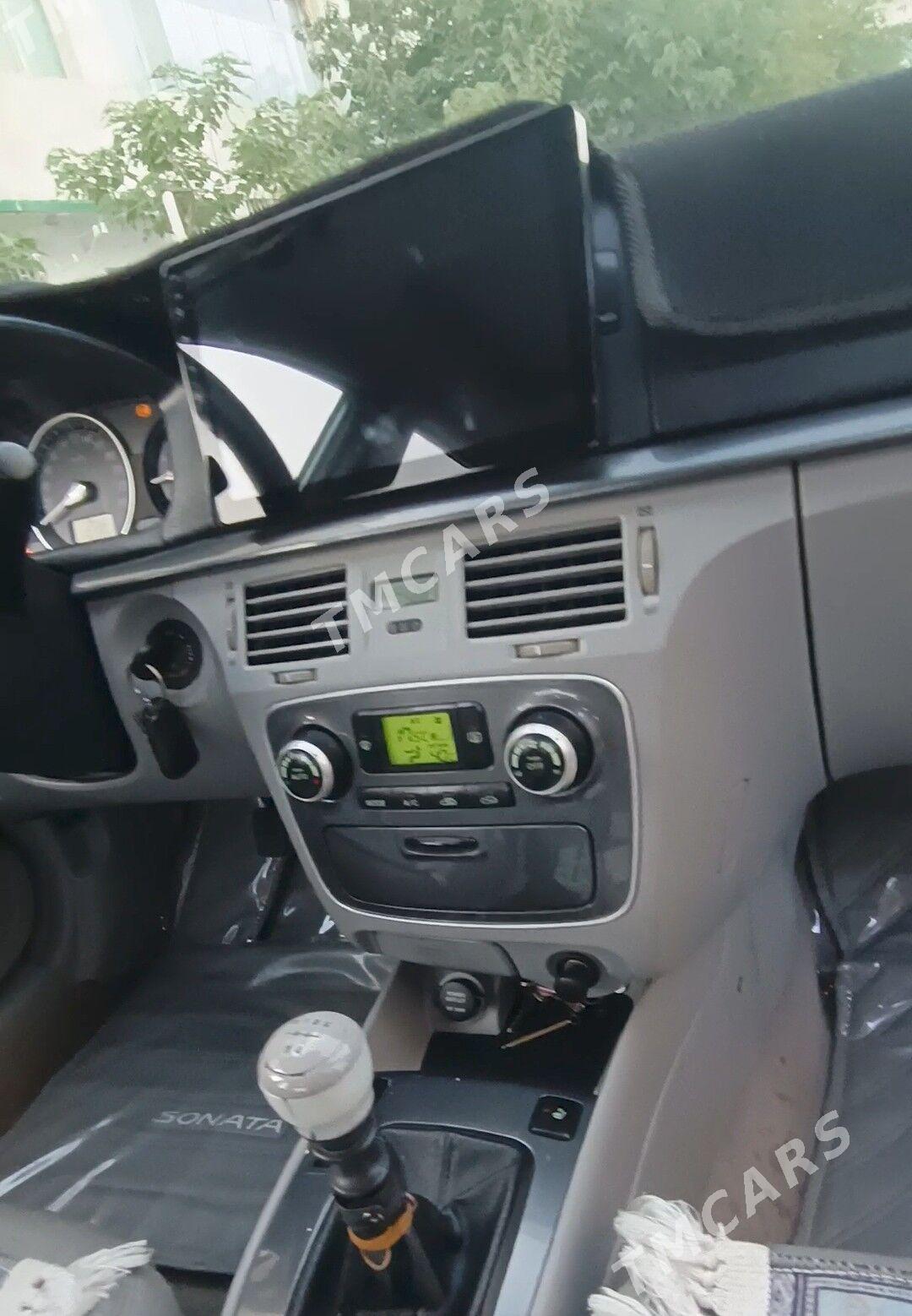 Hyundai Sonata 2004 - 102 000 TMT - Büzmeýin - img 6