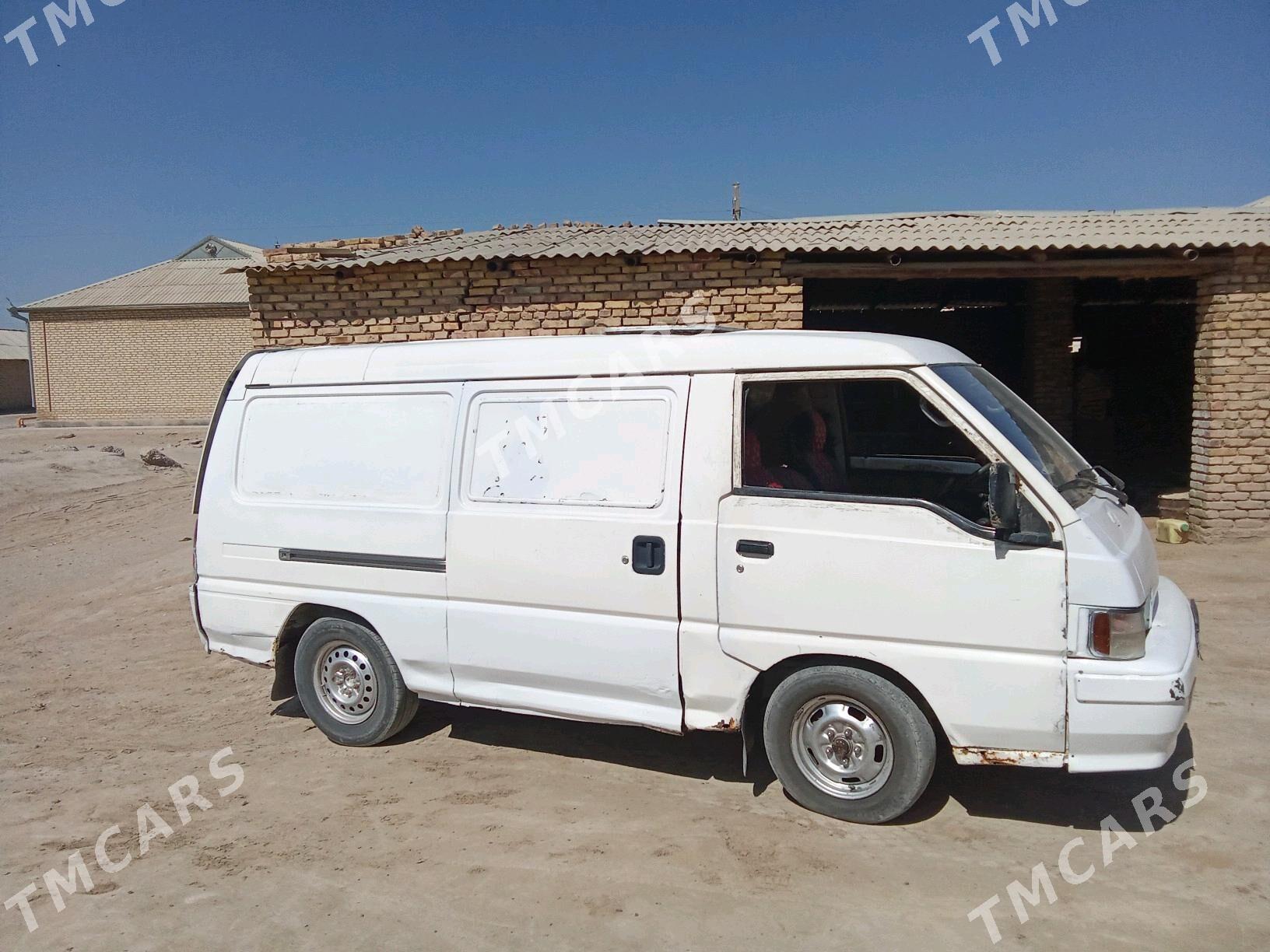 Toyota Hiace 1994 - 25 000 TMT - Мары - img 3