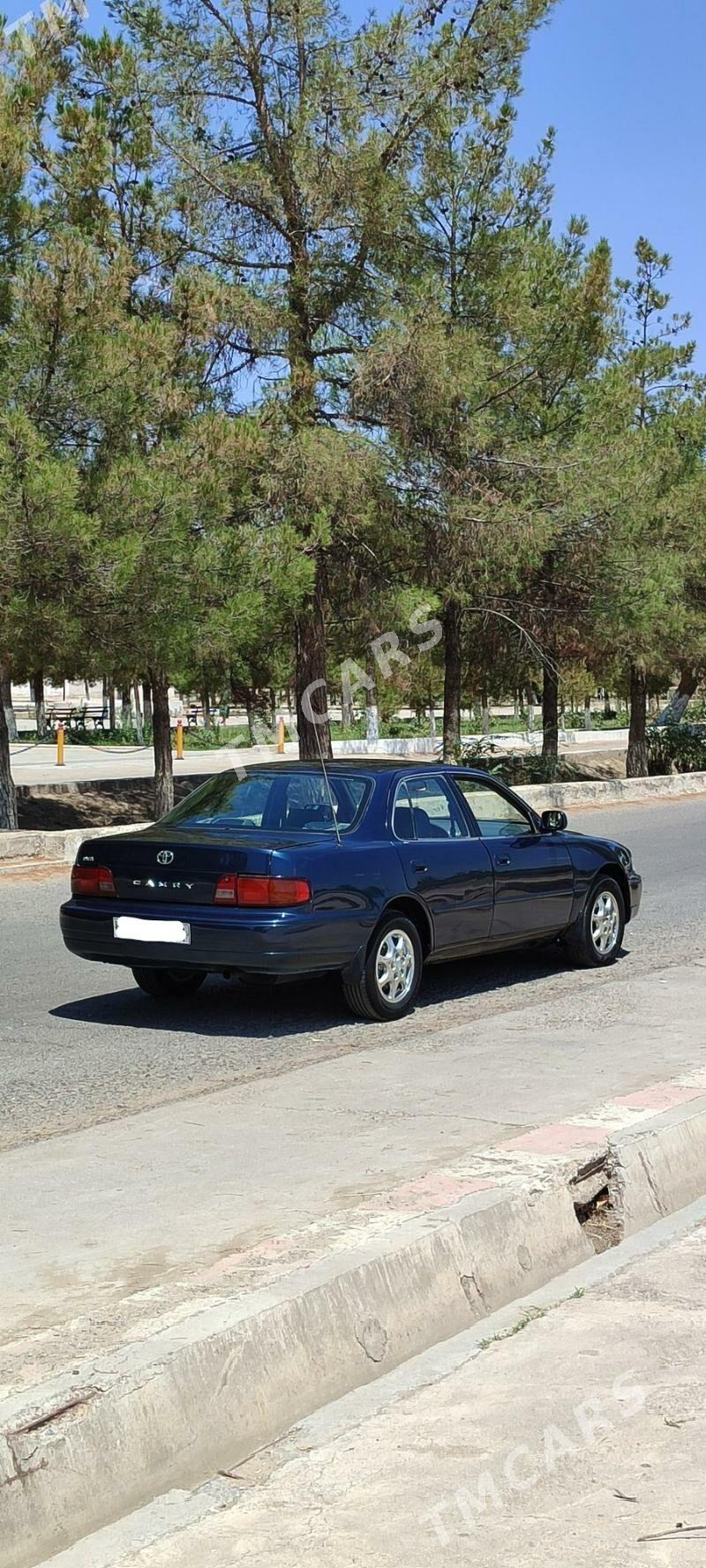 Toyota Camry 1995 - 65 000 TMT - Мары - img 3