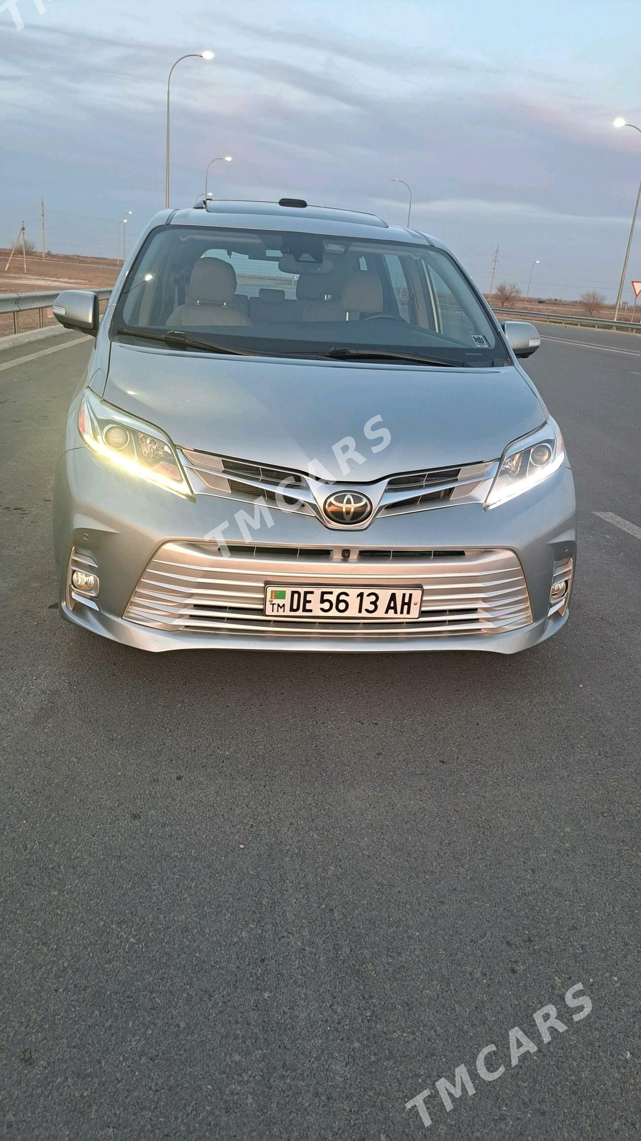 Toyota Sienna 2018 - 460 000 TMT - Теджен - img 6