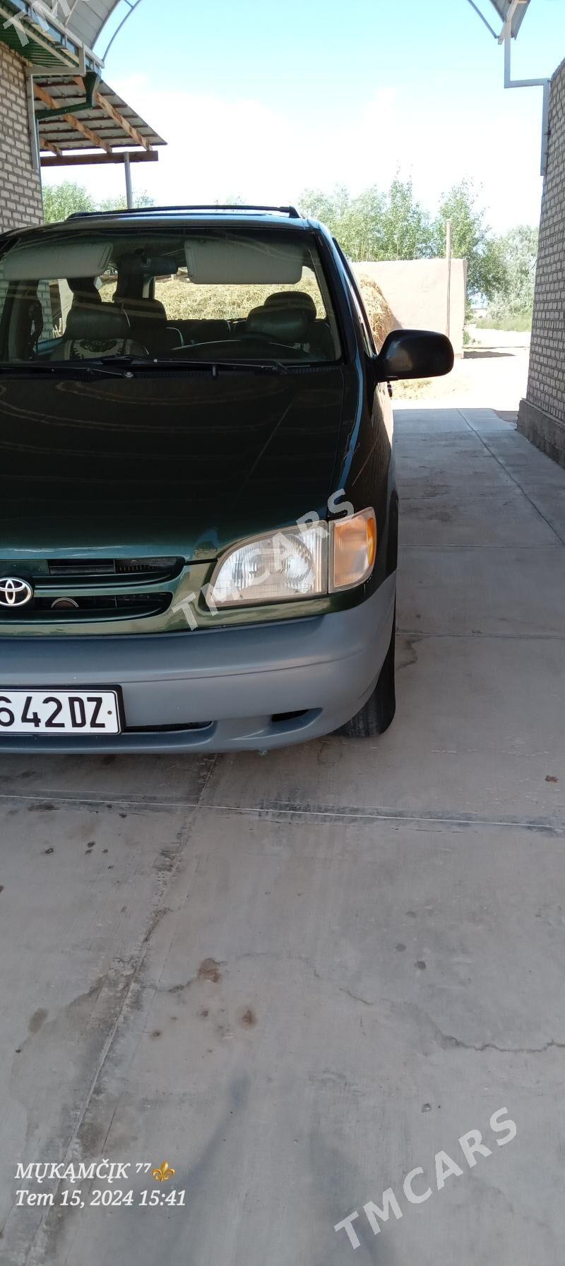 Toyota Sienna 2000 - 145 000 TMT - Köneürgenç - img 5