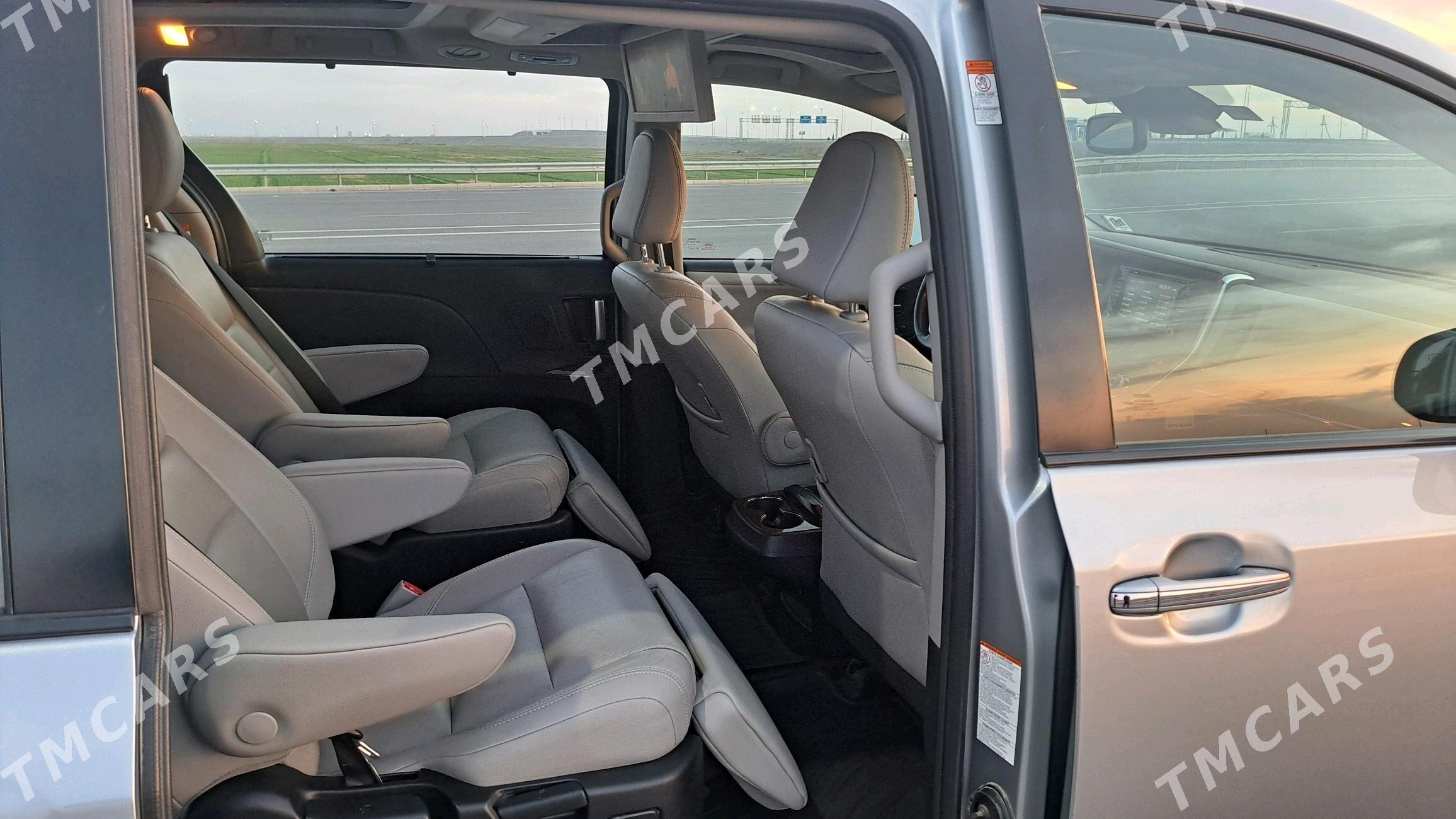 Toyota Sienna 2018 - 460 000 TMT - Tejen - img 8