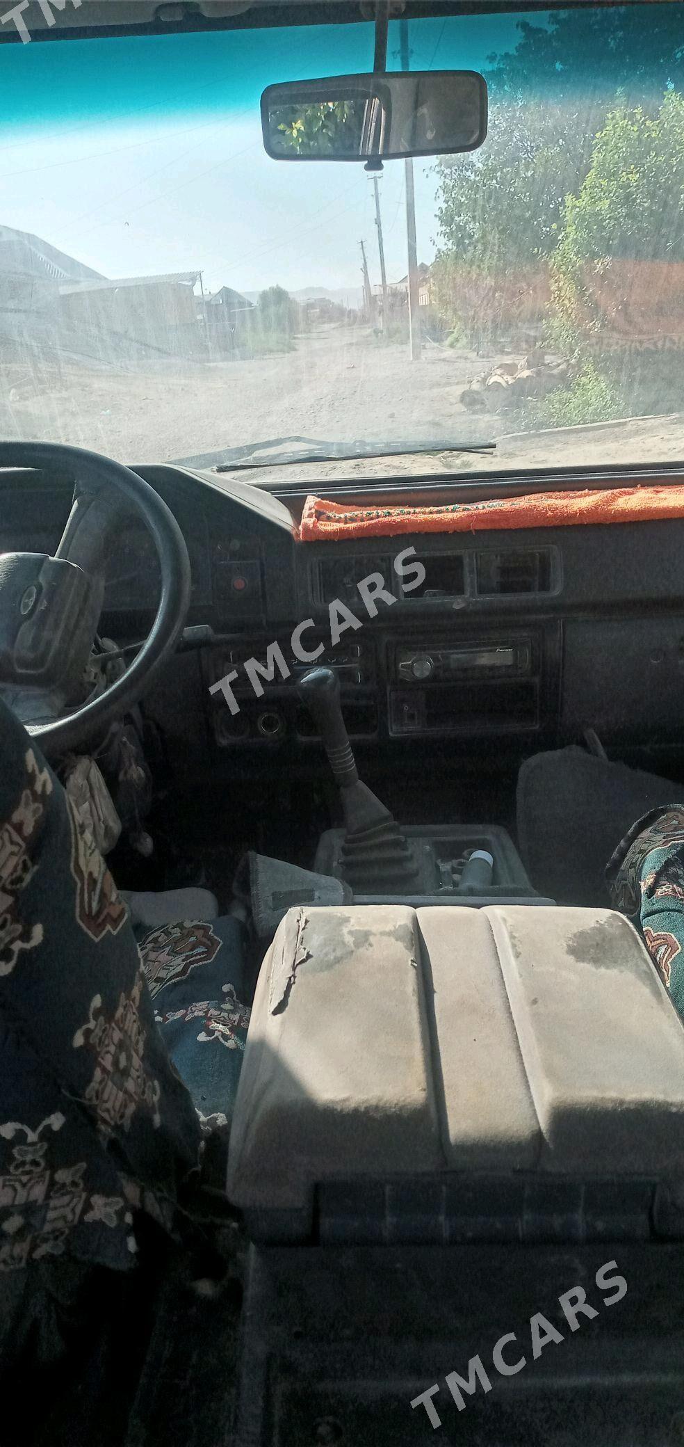 Toyota Hiace 2000 - 39 000 TMT - Тагтабазар - img 2