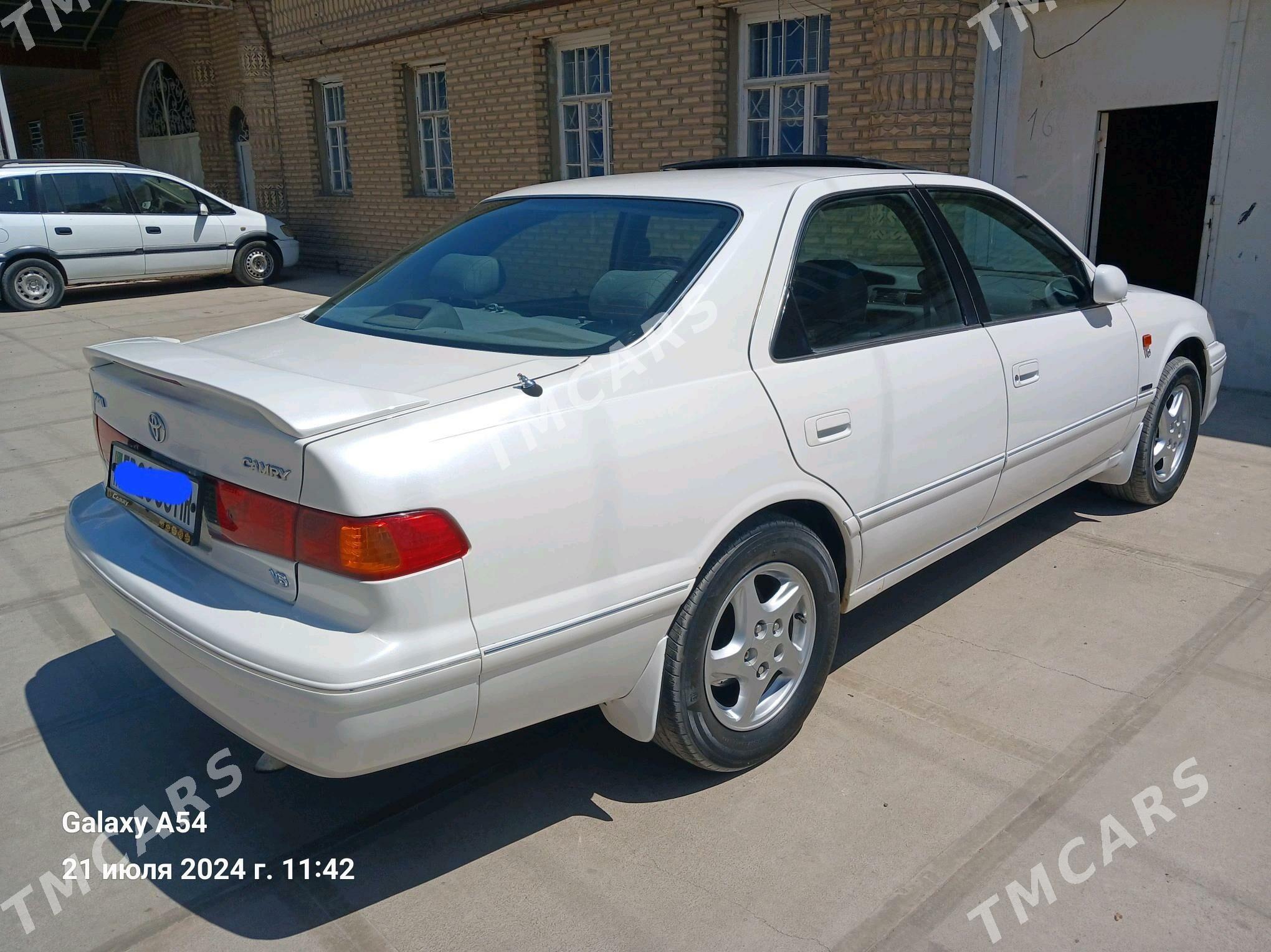 Toyota Camry 1998 - 110 000 TMT - Мары - img 3