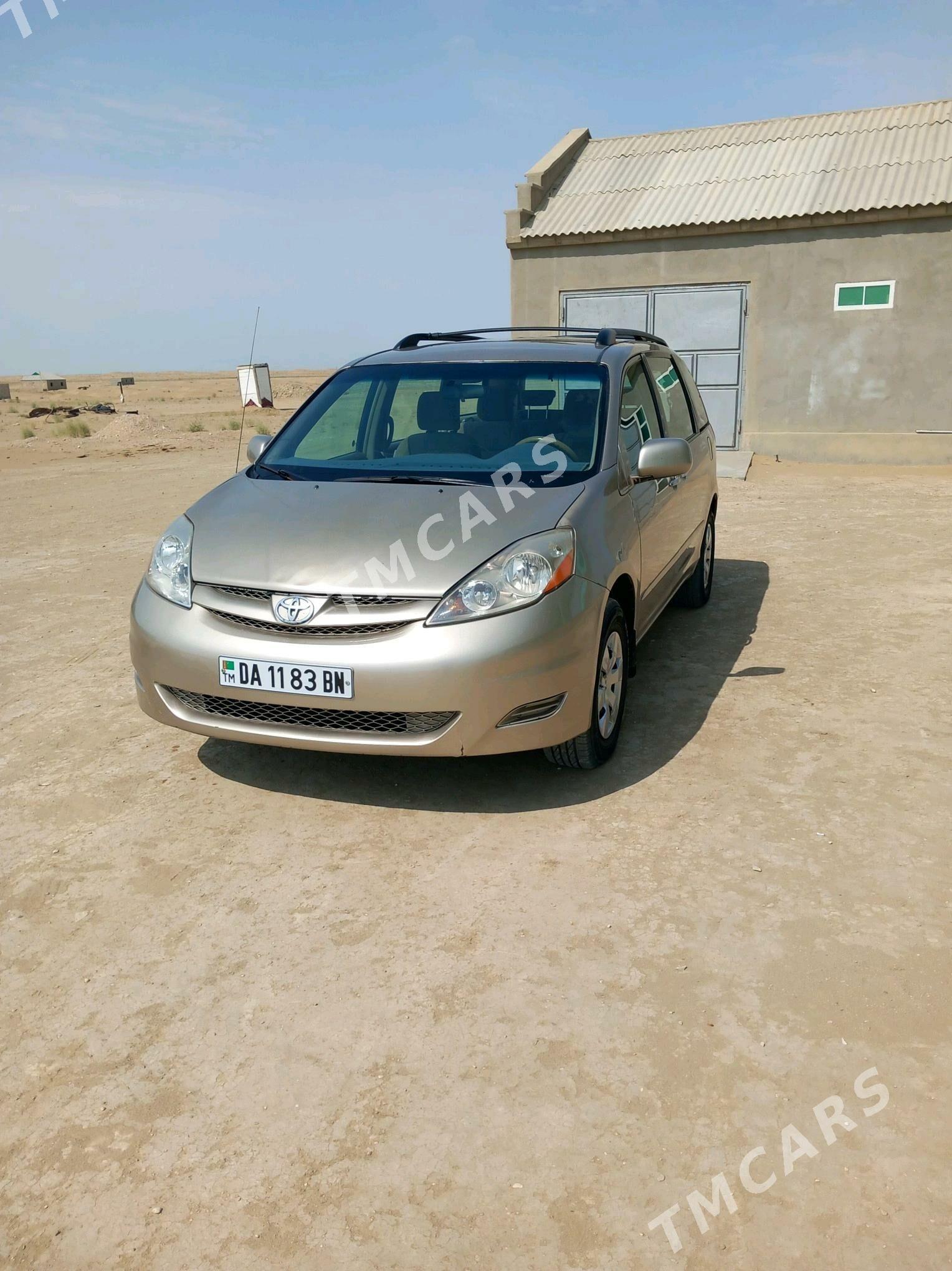 Toyota Sienna 2009 - 159 000 TMT - Esenguly - img 7