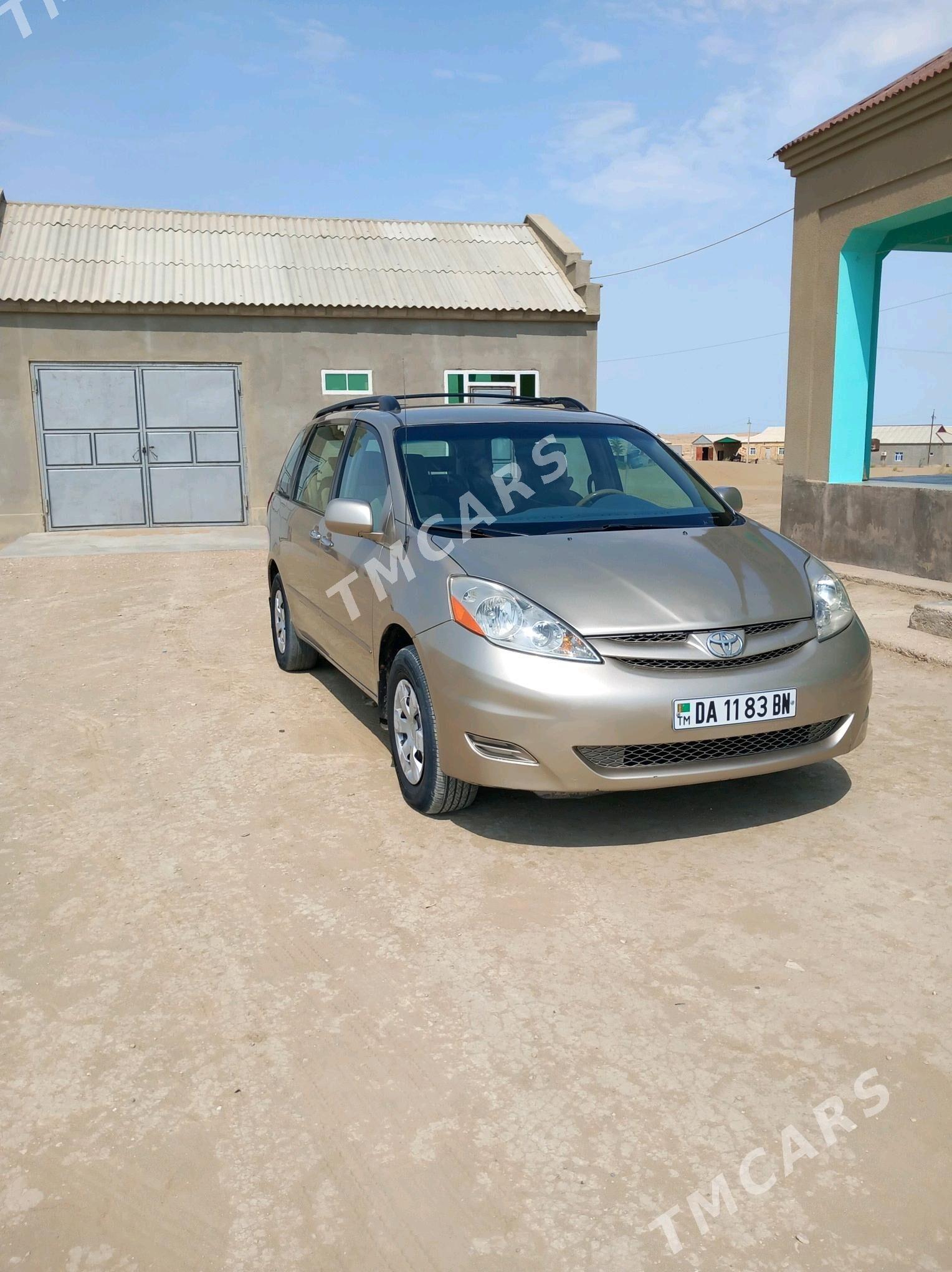 Toyota Sienna 2009 - 159 000 TMT - Эсенгулы - img 8