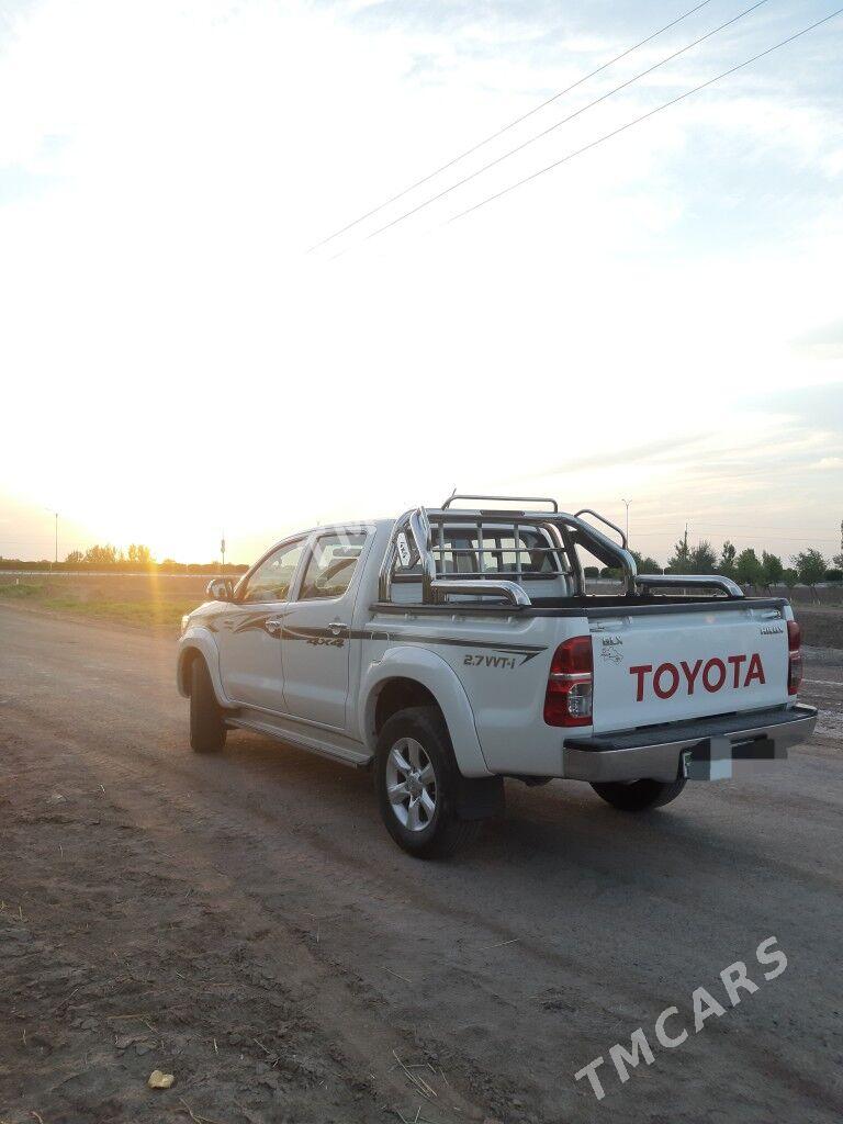 Toyota Hilux 2015 - 390 000 TMT - Дашогуз - img 4