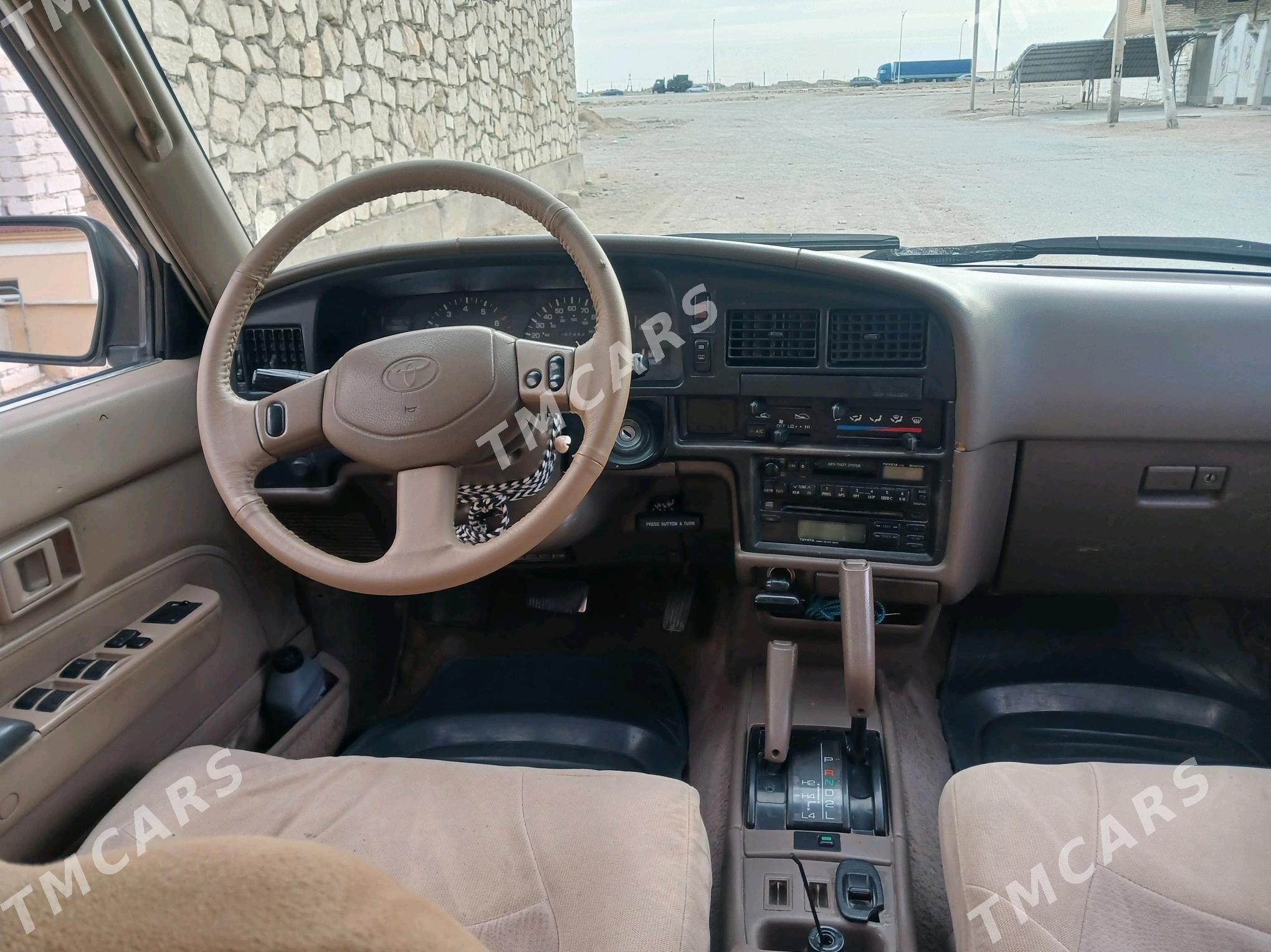 Toyota 4Runner 1995 - 40 000 TMT - Балканабат - img 4
