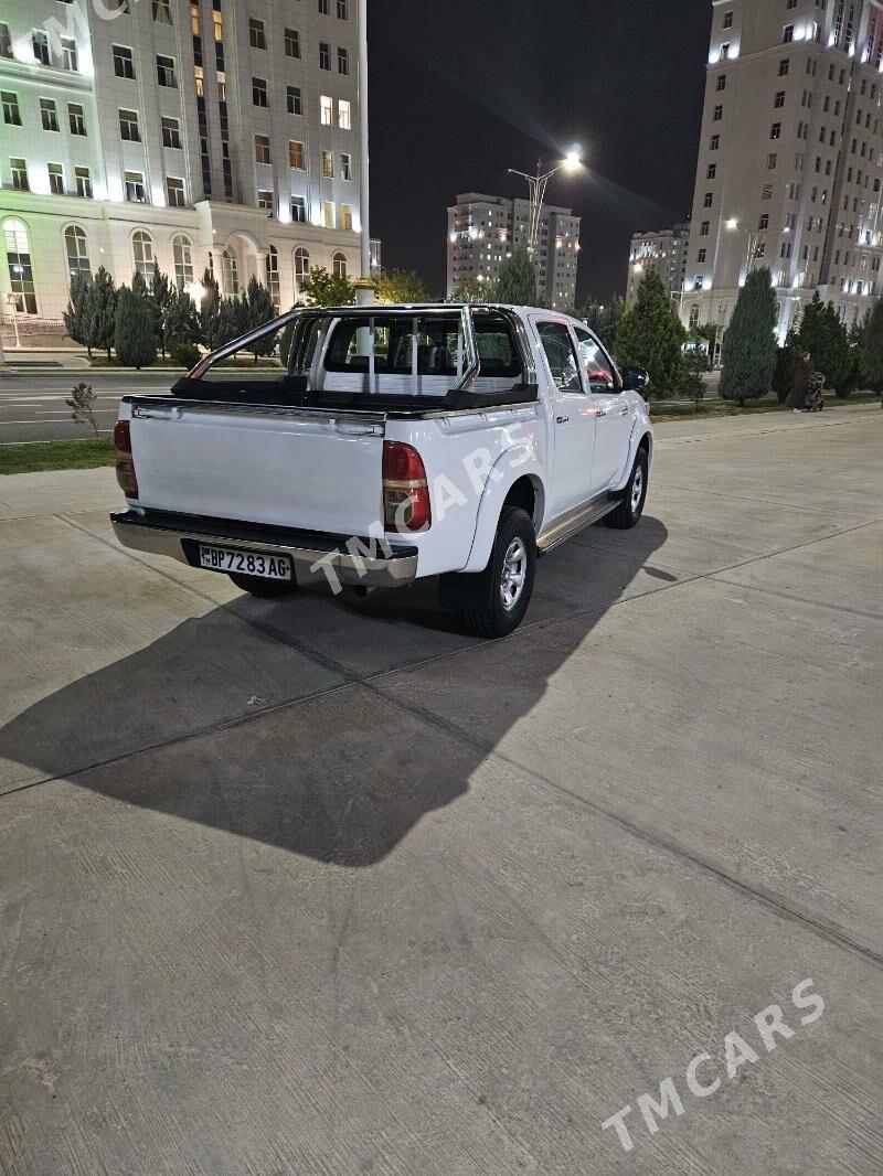 Toyota Hilux 2015 - 325 000 TMT - Ашхабад - img 2