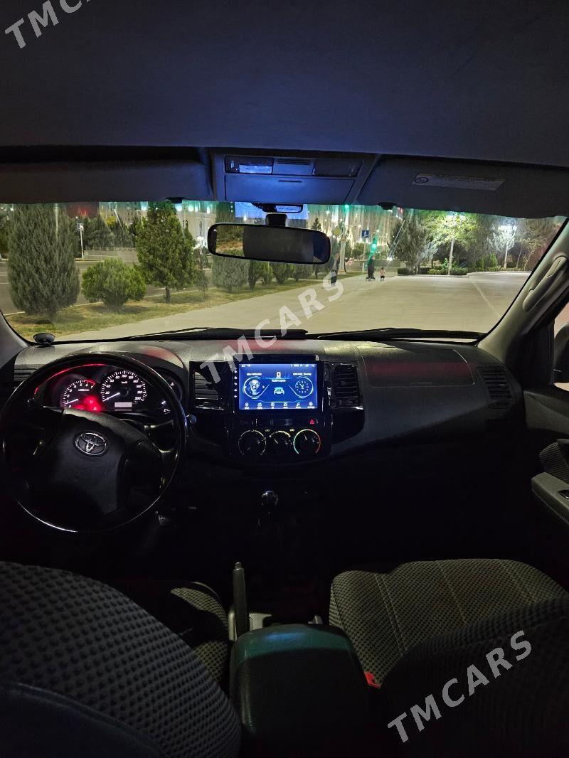 Toyota Hilux 2015 - 325 000 TMT - Aşgabat - img 4