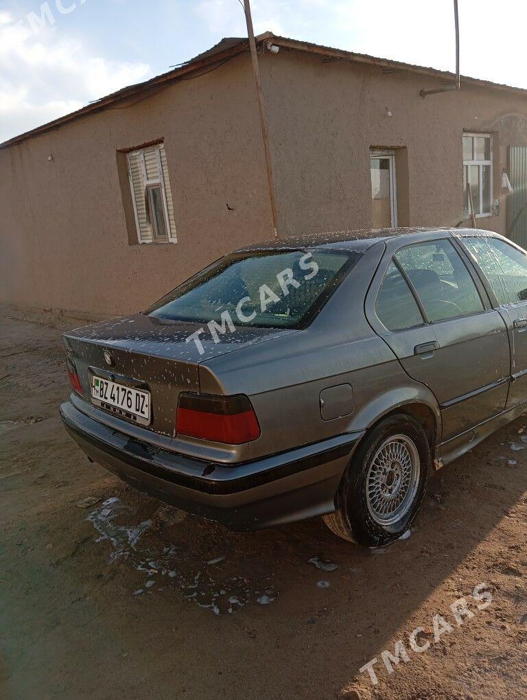 BMW 320 1992 - 25 000 TMT - Гурбансолтан Едже - img 5