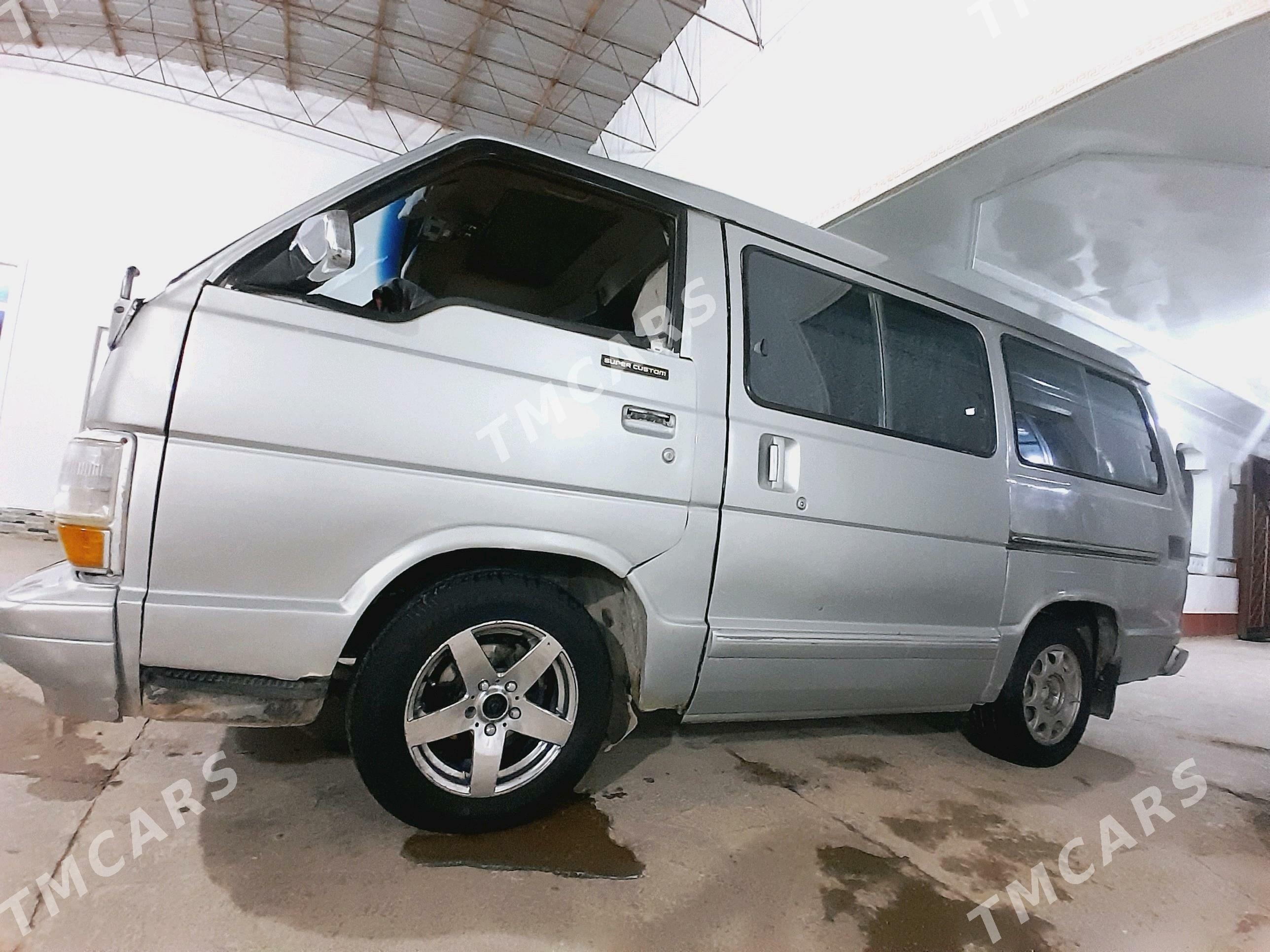 Toyota Hiace 1990 - 50 000 TMT - Фарап - img 3