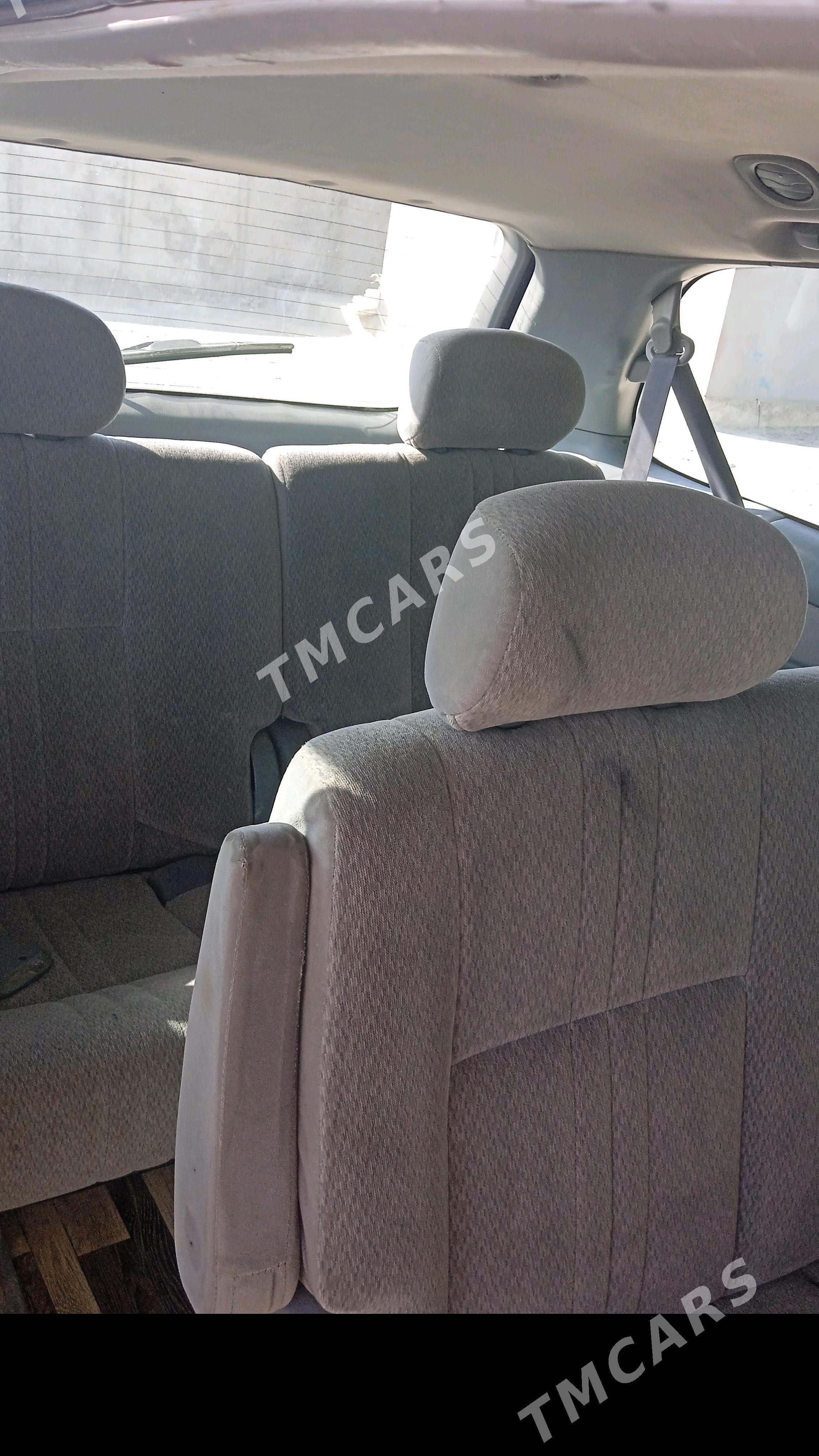 Toyota Sienna 2001 - 120 000 TMT - Бахарден - img 3