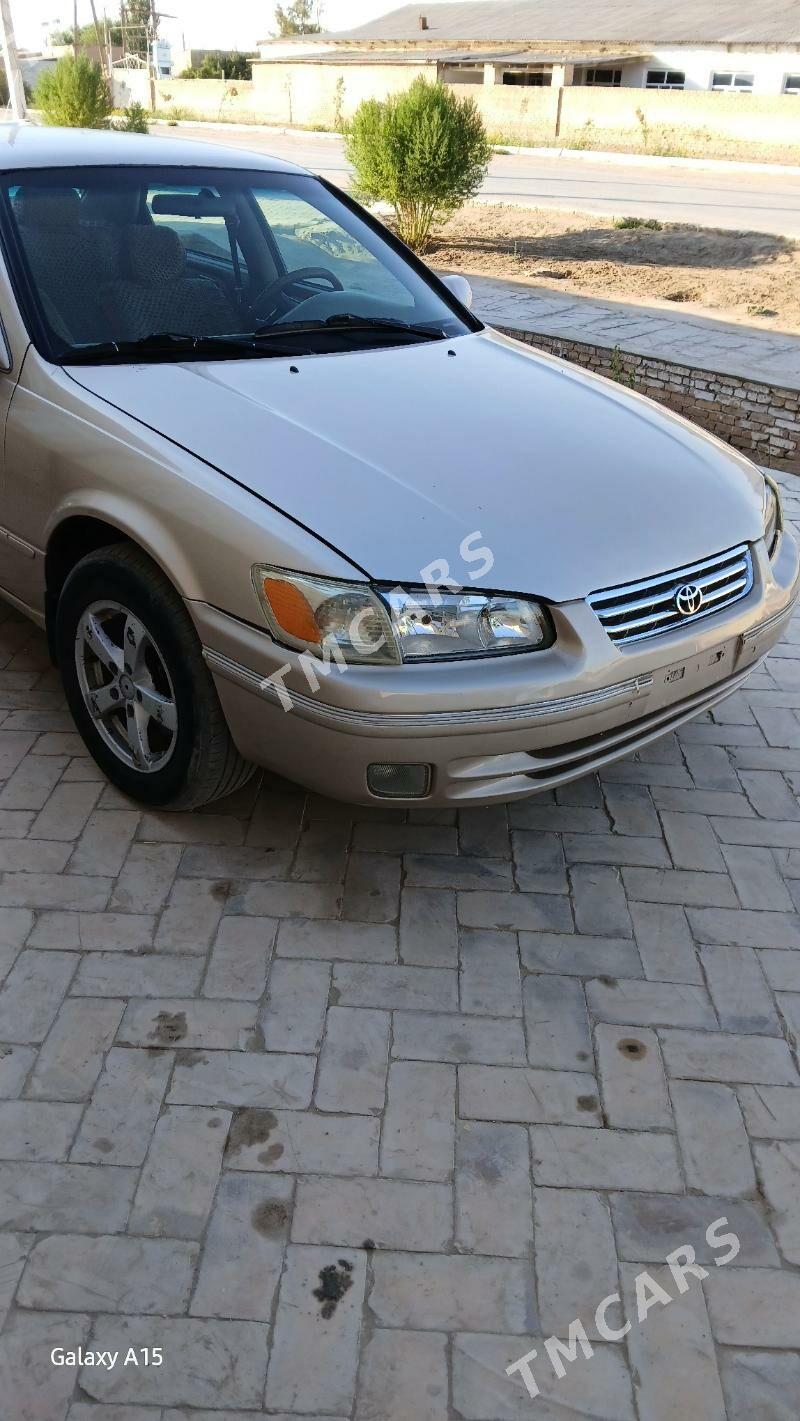 Toyota Camry 1999 - 100 000 TMT - Halaç - img 3