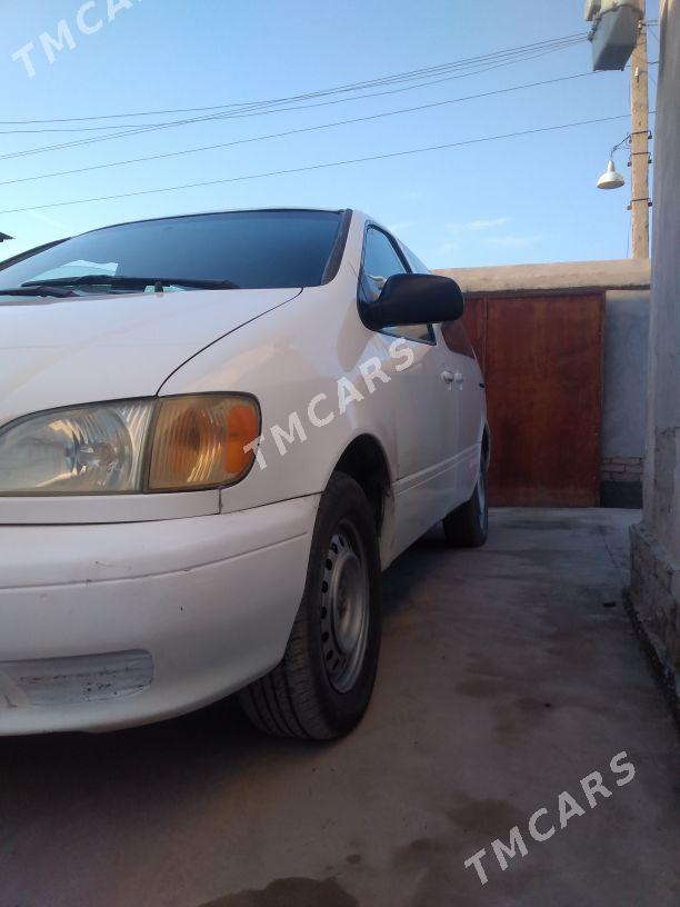 Toyota Sienna 2001 - 110 000 TMT - Гурбансолтан Едже - img 2