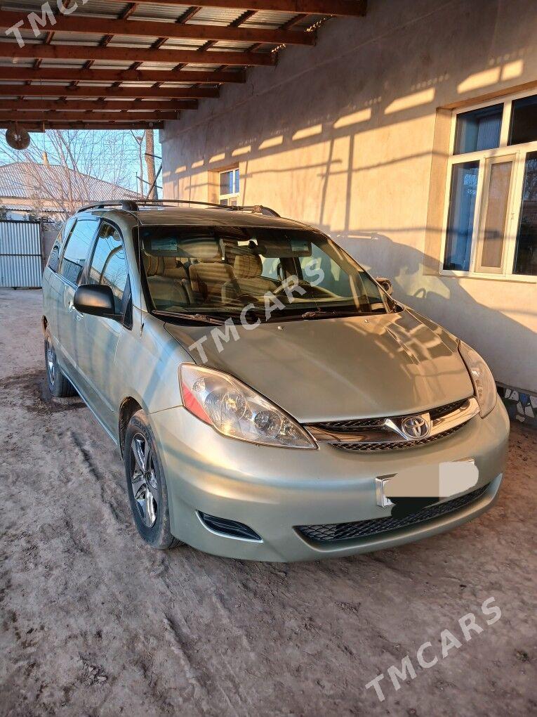 Toyota Sienna 2008 - 180 000 TMT - Дашогуз - img 4