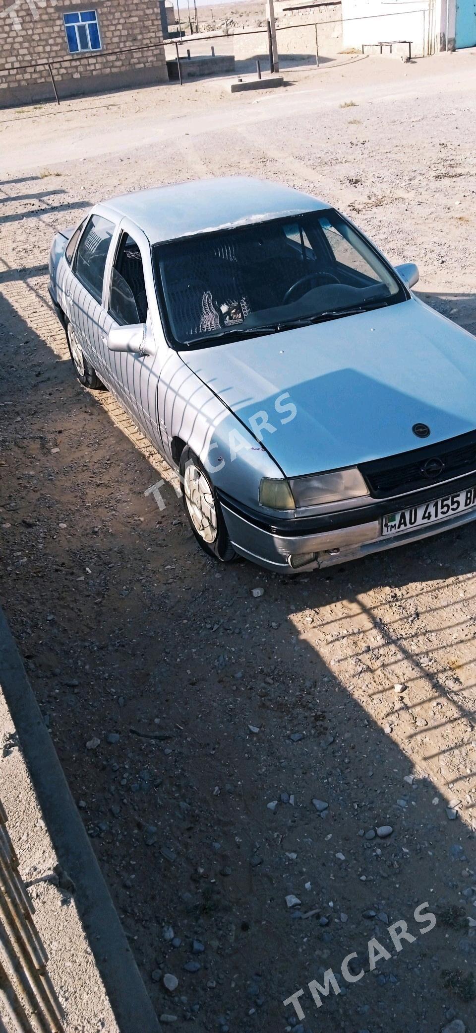 Opel Vectra 1989 - 26 000 TMT - Гумдаг - img 2