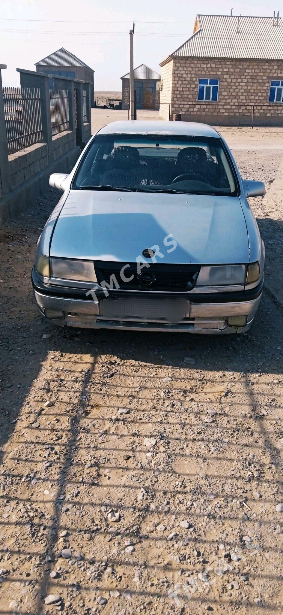 Opel Vectra 1989 - 26 000 TMT - Гумдаг - img 3