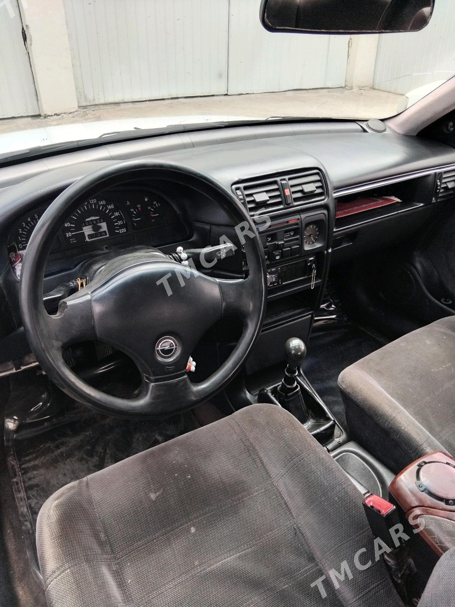 Opel Vectra 1989 - 26 000 TMT - Änew - img 6