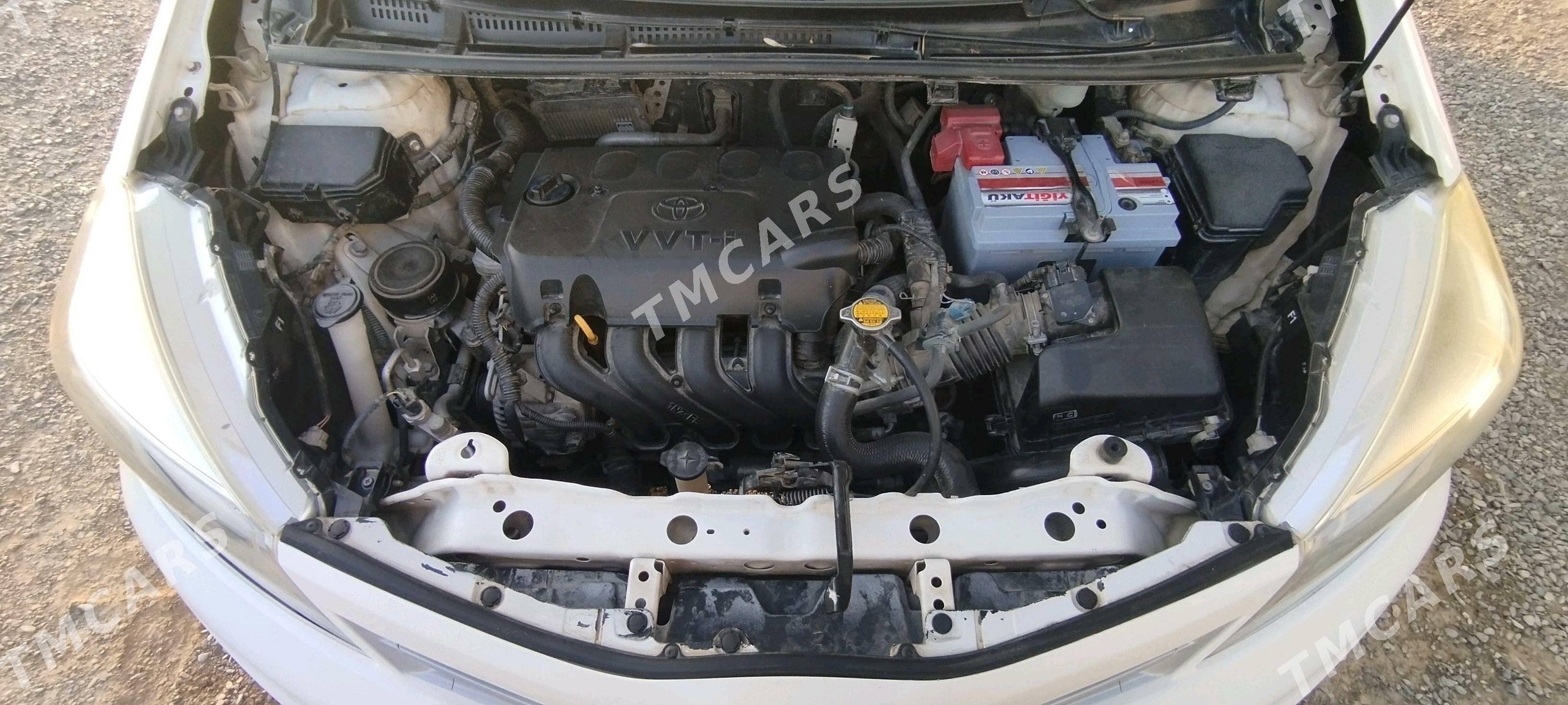 Toyota Yaris Hatchback 2012 - 112 000 TMT - Бахарден - img 2