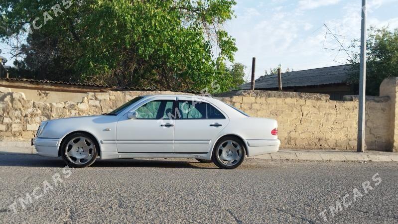 Mercedes-Benz E320 1999 - 100 000 TMT - Гызыларбат - img 5