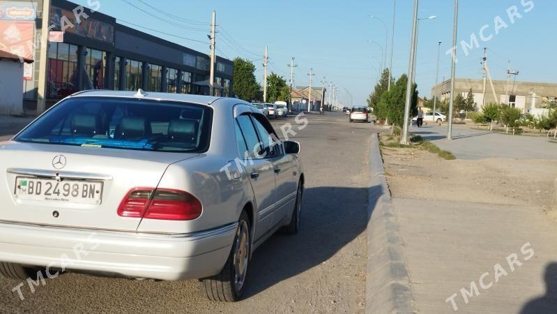 Mercedes-Benz E320 1999 - 100 000 TMT - Гызыларбат - img 6