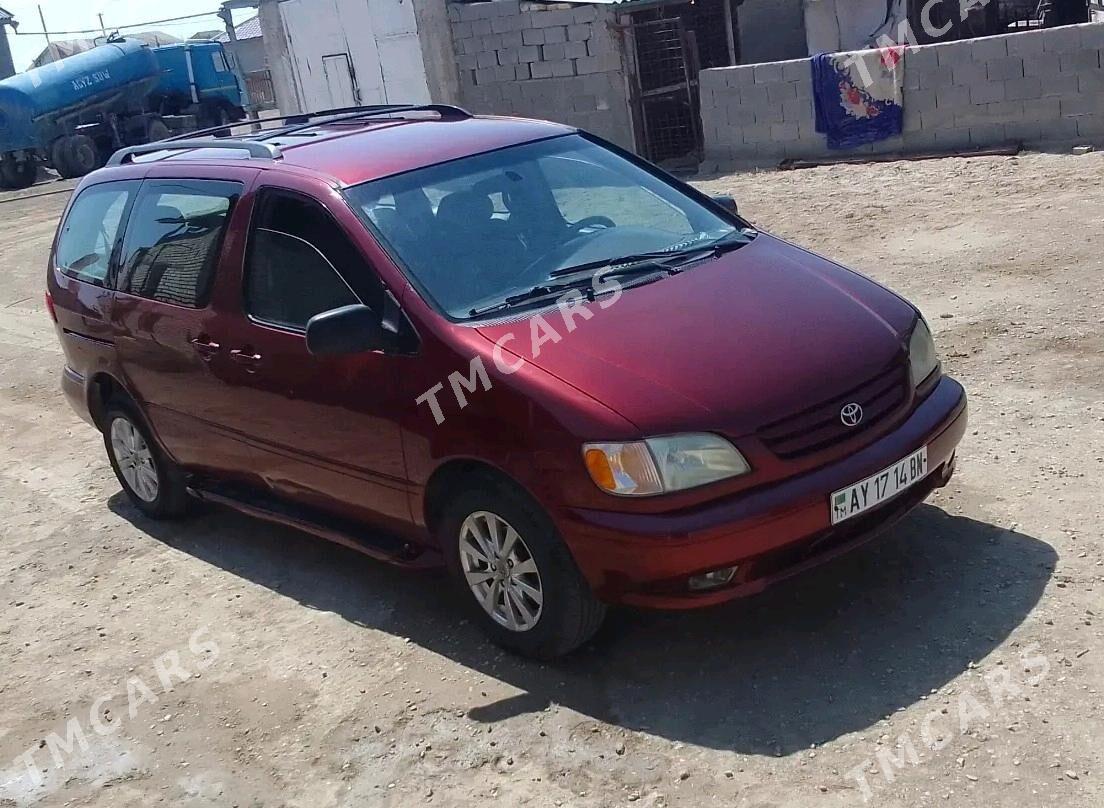 Toyota Sienna 2001 - 140 000 TMT - Эсенгулы - img 2