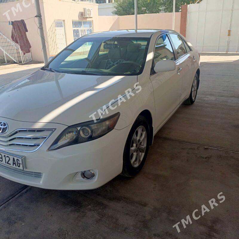 Toyota Camry 2011 - 165 000 TMT - Бузмеин - img 4