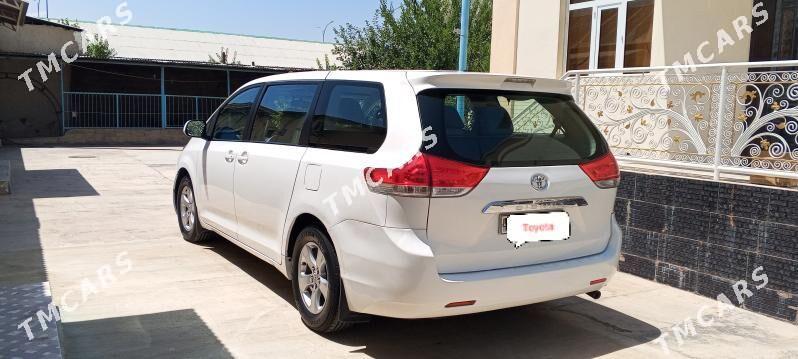 Toyota Sienna 2010 - 245 000 TMT - Büzmeýin GRES - img 2