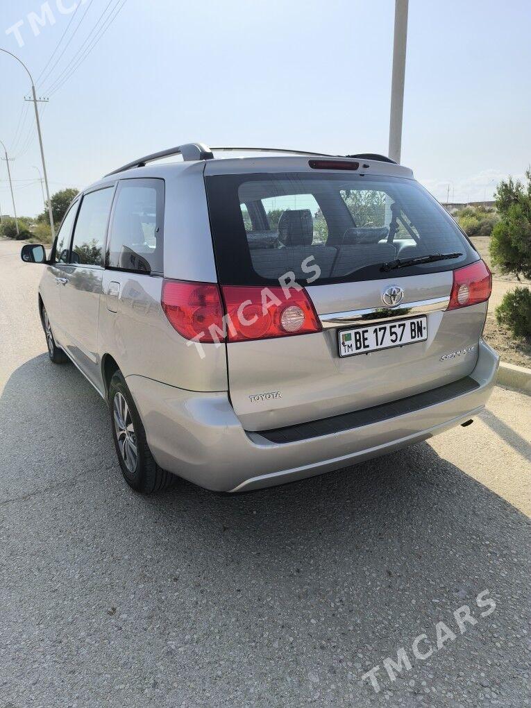 Toyota Sienna 2009 - 230 000 TMT - Эсенгулы - img 2