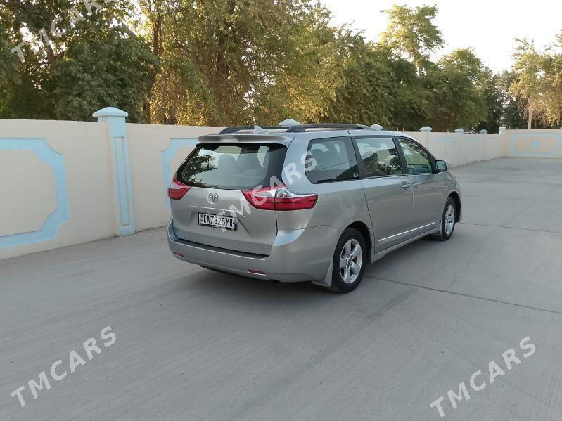 Toyota Sienna 2019 - 330 000 TMT - Baýramaly - img 4