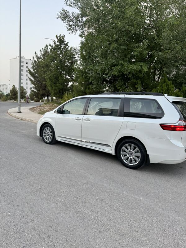 Toyota Sienna 2018 - 560 000 TMT - Aşgabat - img 3