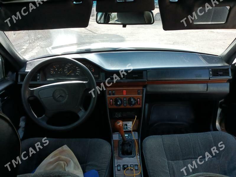 Mercedes-Benz E280 1995 - 50 000 TMT - Türkmenbaşy - img 3