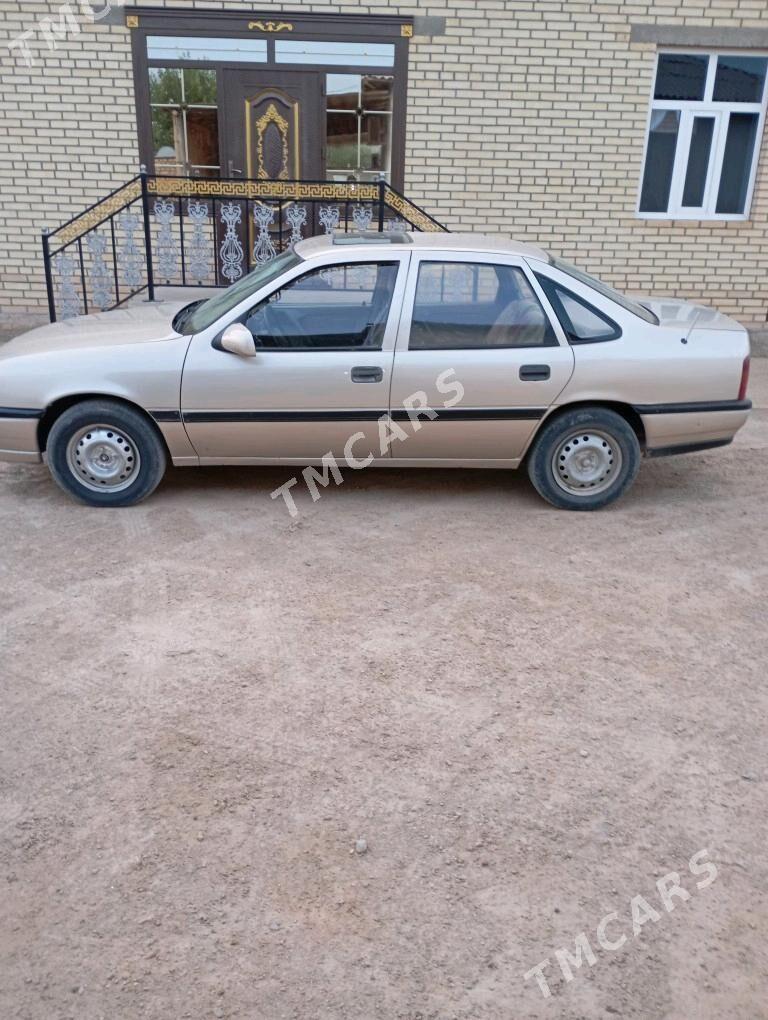 Opel Vectra 1990 - 26 000 TMT - Байрамали - img 3