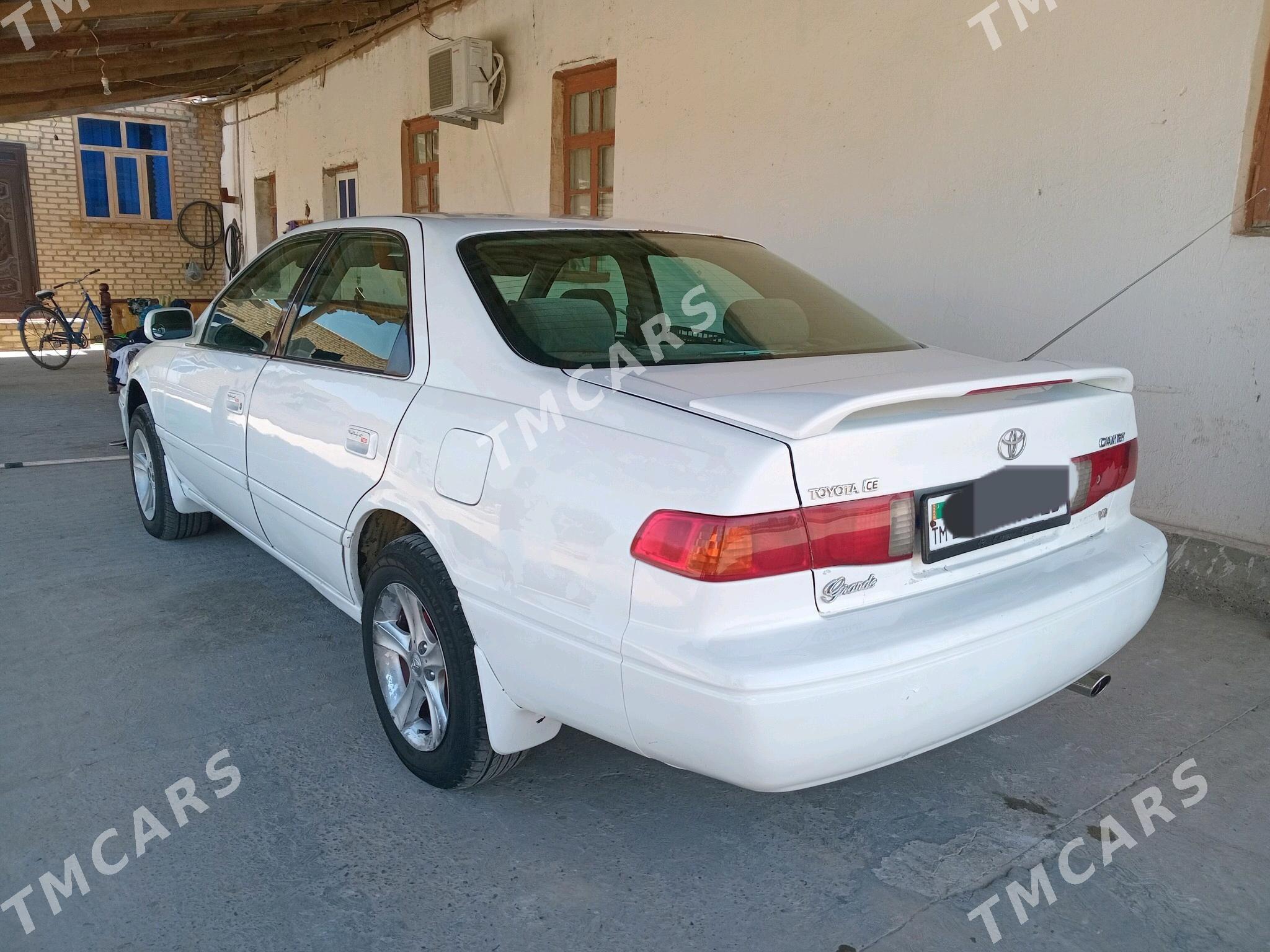 Toyota Camry 2000 - 115 000 TMT - Dänew - img 2